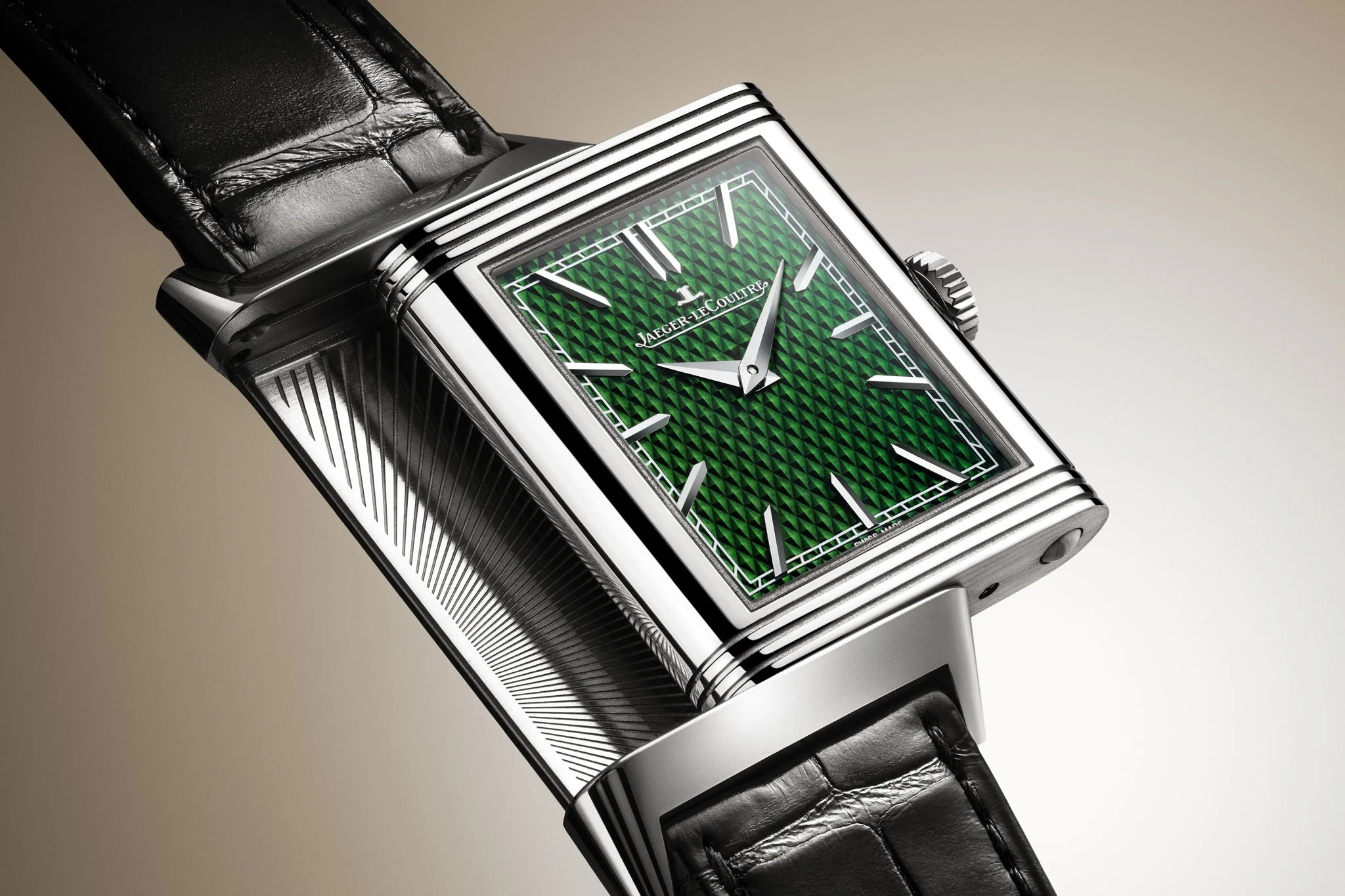 jlc-2022-reverso-tribute-enamel-amida-falls-16.91inst.jpg