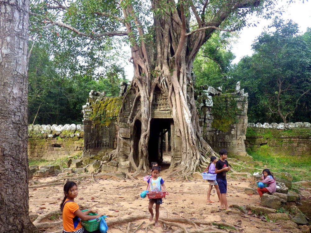 The children at Ta Som