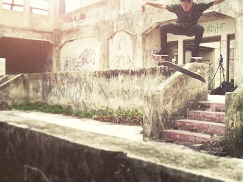 Warped Motion in Bali