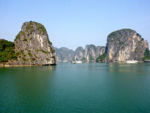 Cruising Ha Long Bay