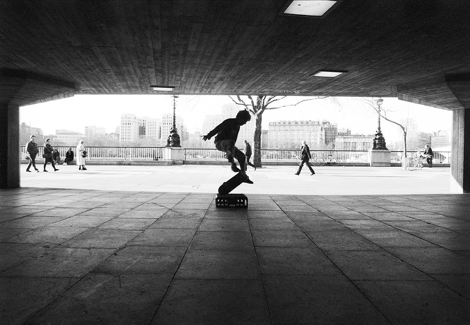 (S)london skateboard13.5x9.jpg