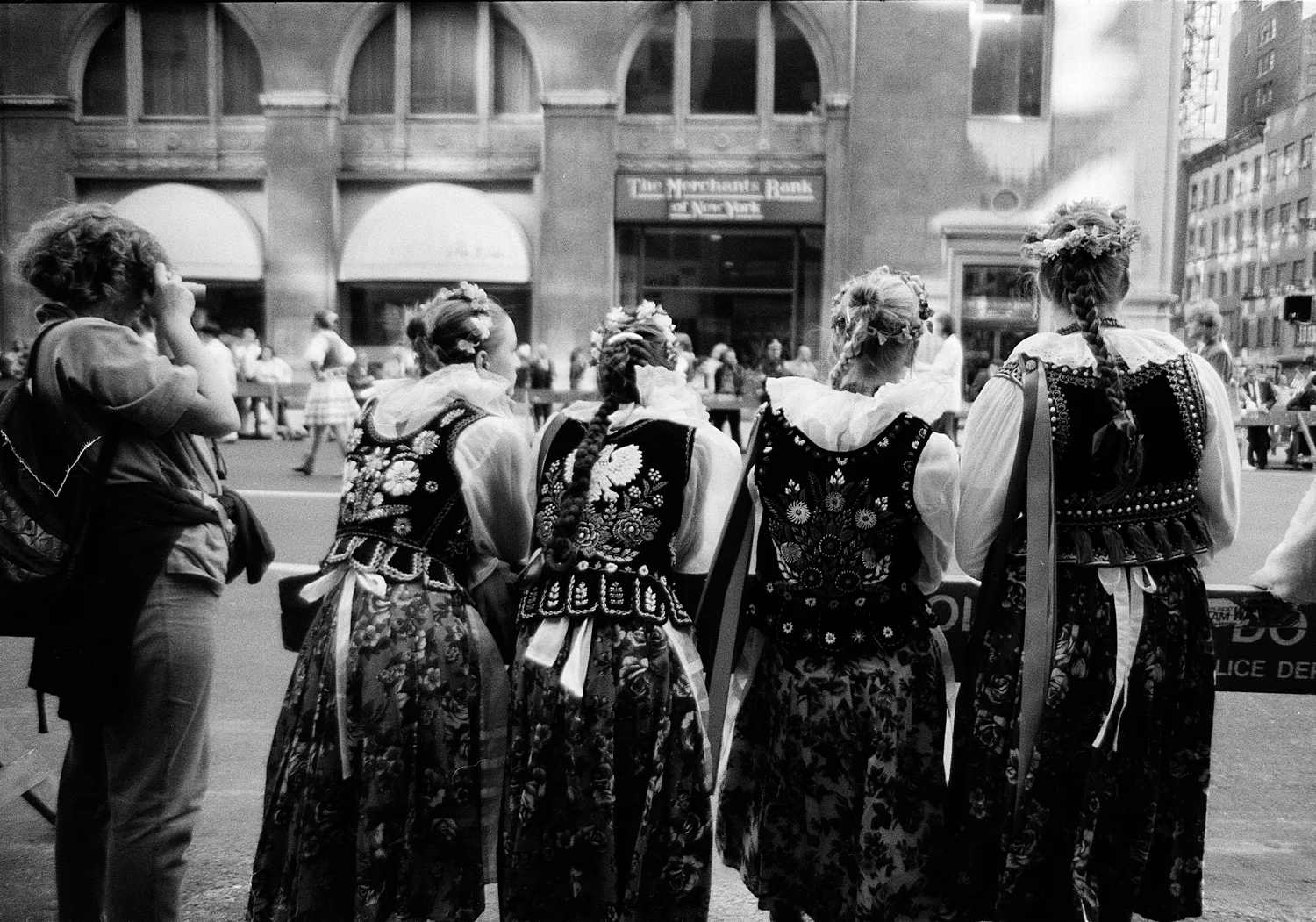 POLISH DANCER GIRLS adjnos1.jpg