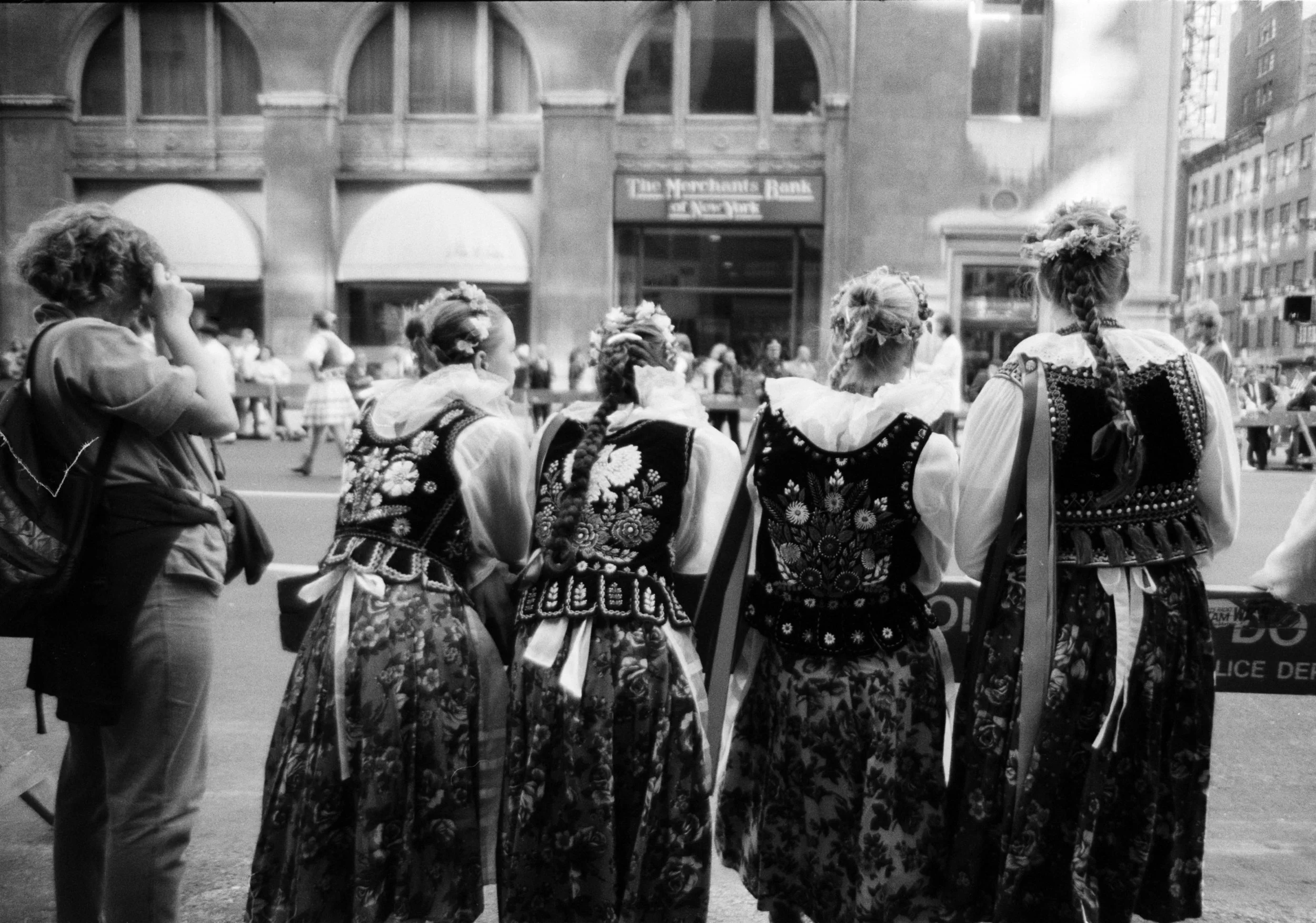 POLISH DANCER GIRLS adjnos.jpg