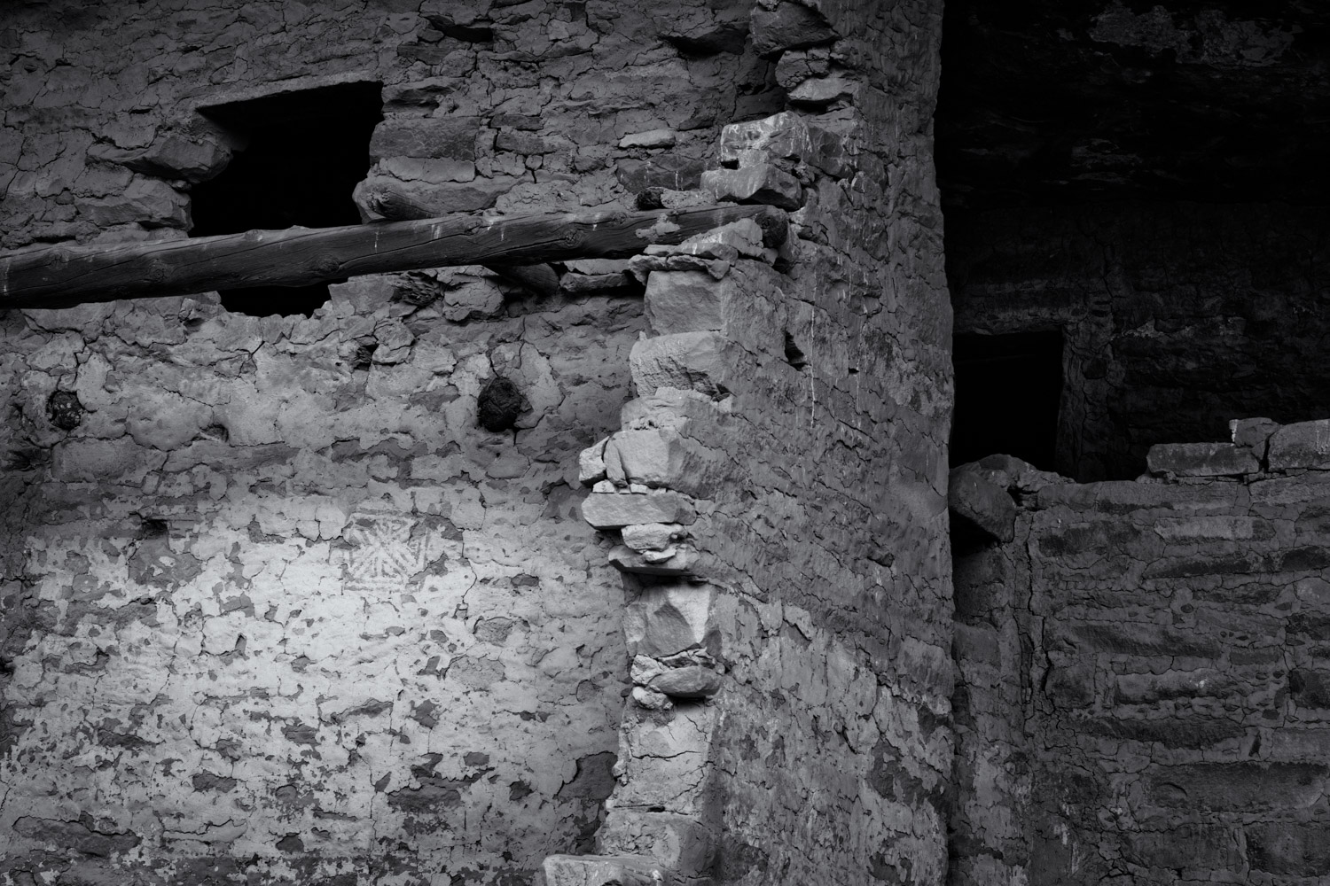 Cliff house detail 67 in B&W.jpg