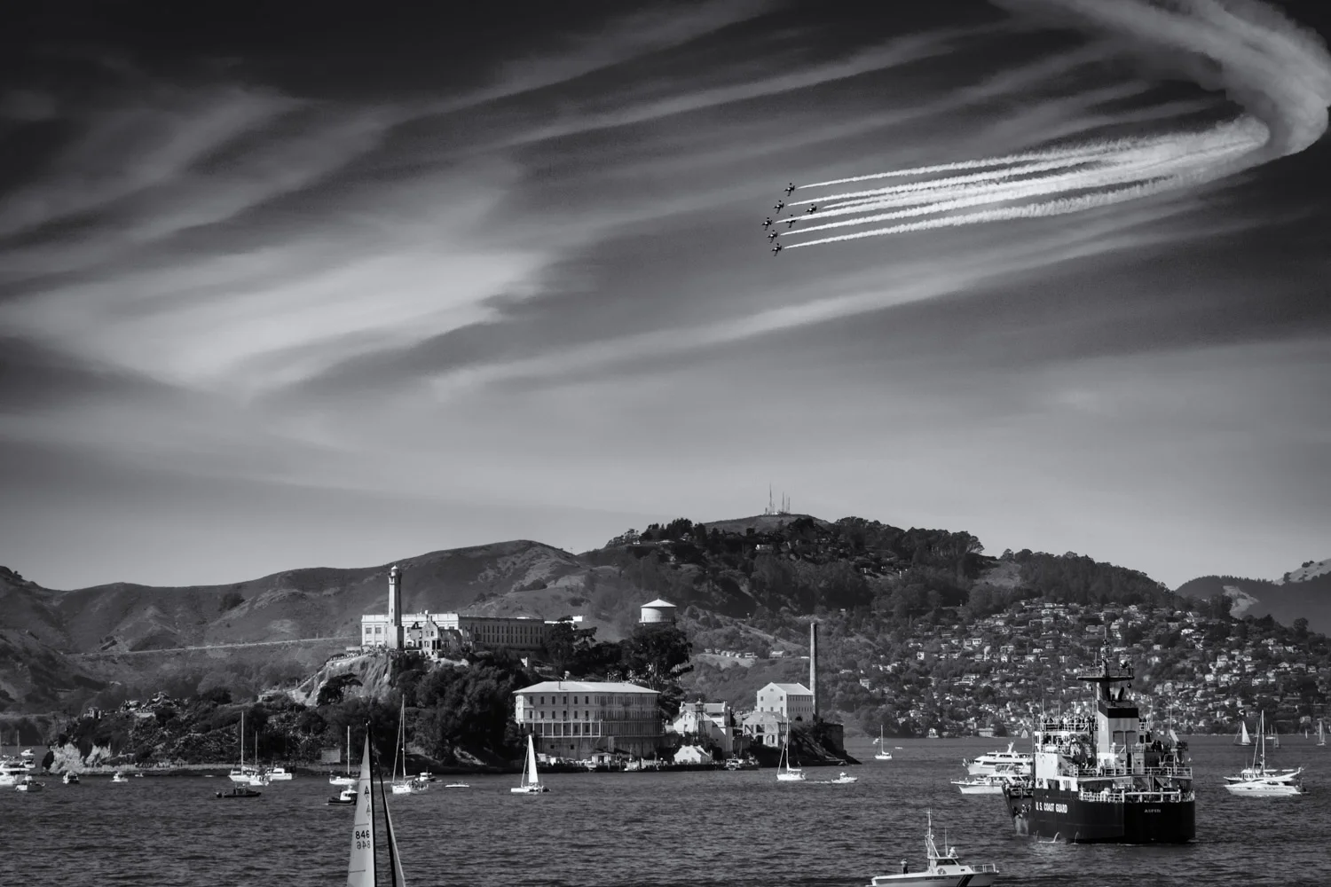 The Breitling Jet Team turns on Alcatraz Island during Fleet Week San Francisco 2016