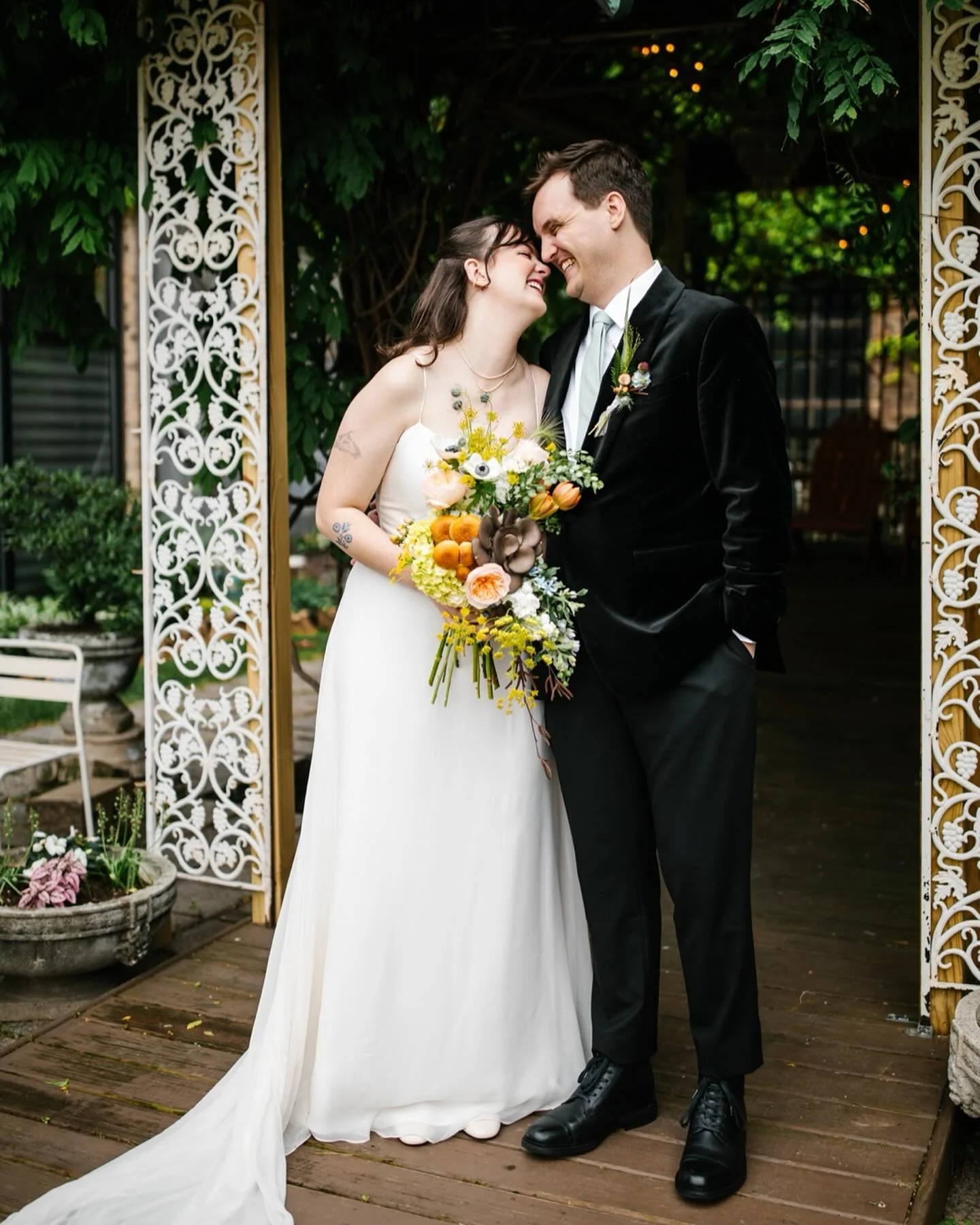 Emily &amp; Quinn on film and digital! That mushroom bouquet though&hellip; 💘💘💘 

Venue: @salvageoneevents
Dress: Designed by @leannemarshallofficial / Bought at @blueskybridal
Florist: The Roof Crop
Hair: Heather at @blushandbraidsbeautybar
Makeu