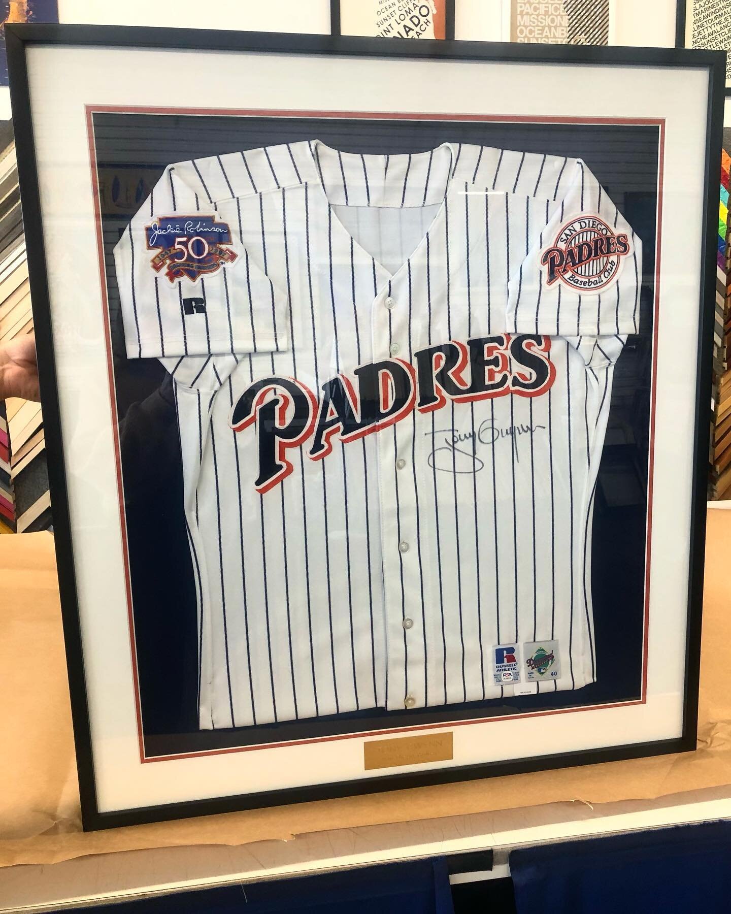 Hope everyone is having a great weekend and a good time at @padres fan fest! We will be framing up cool stuff like this autographed Tony Gwynn jersey until 5! ⚾️ 
&bull;&bull;
&bull;&bull;&bull;
&bull;&bull;
#aztecgraphics #pacificbeach #pacificbeach