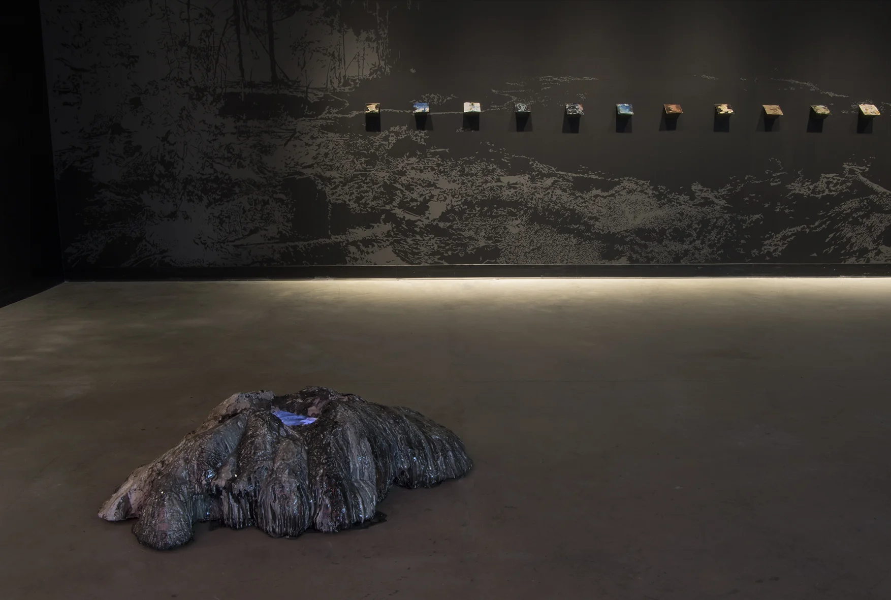 Teemer . Polyurethane, epoxy resin, enamel, cloth, wood, digital video, sound