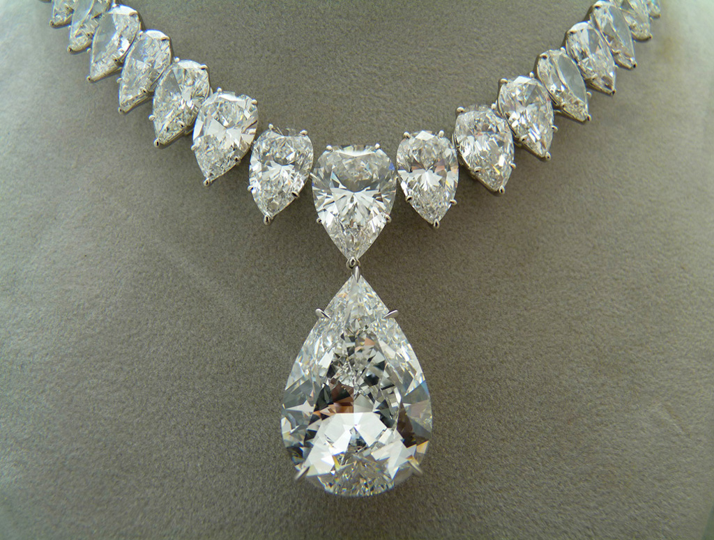 Pear_Shape_Diamond_Necklace.jpg