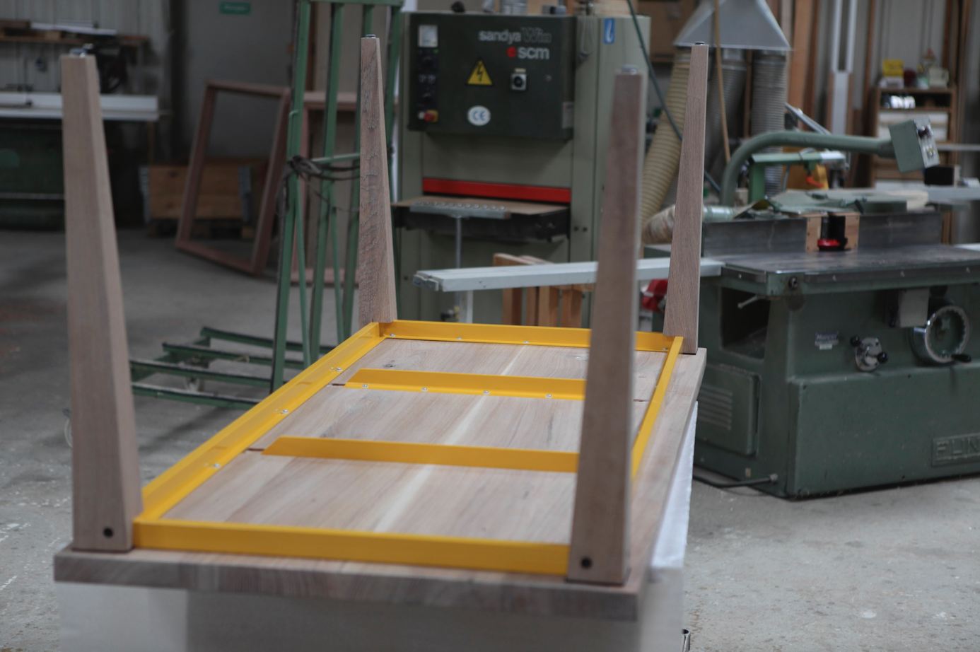 Die Gratleisten sind farblich abgestimmt / the steel slats are color matched .
