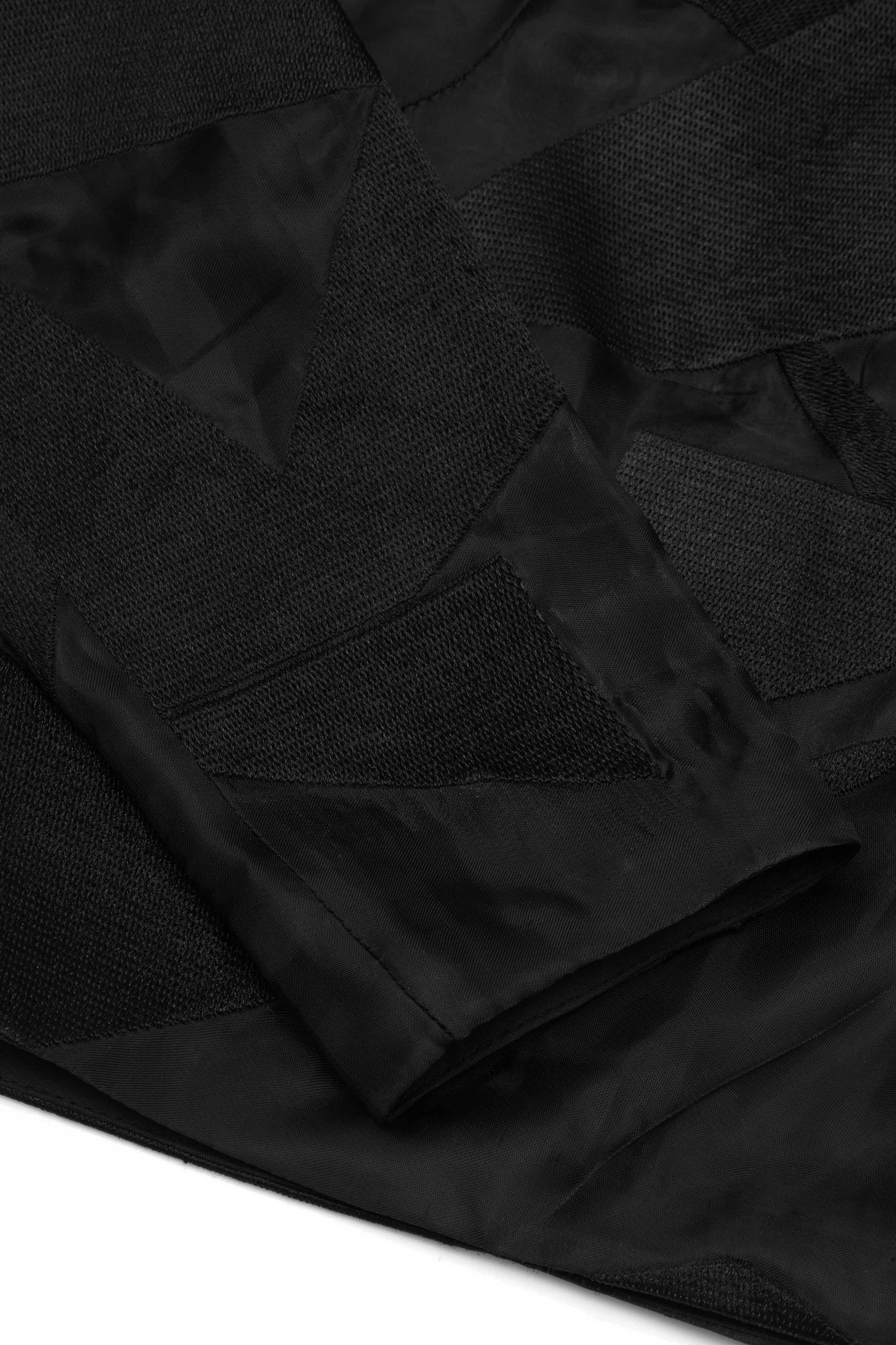 4_CroppedLongShortTop_Black_03.jpg