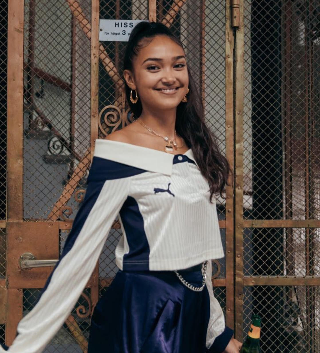JOY CROOKES.jpg