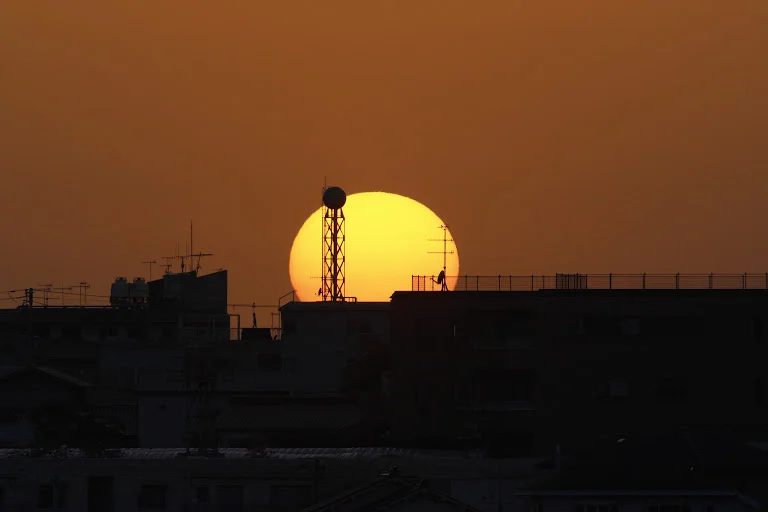 Sunset-over-the-horizon.jpg