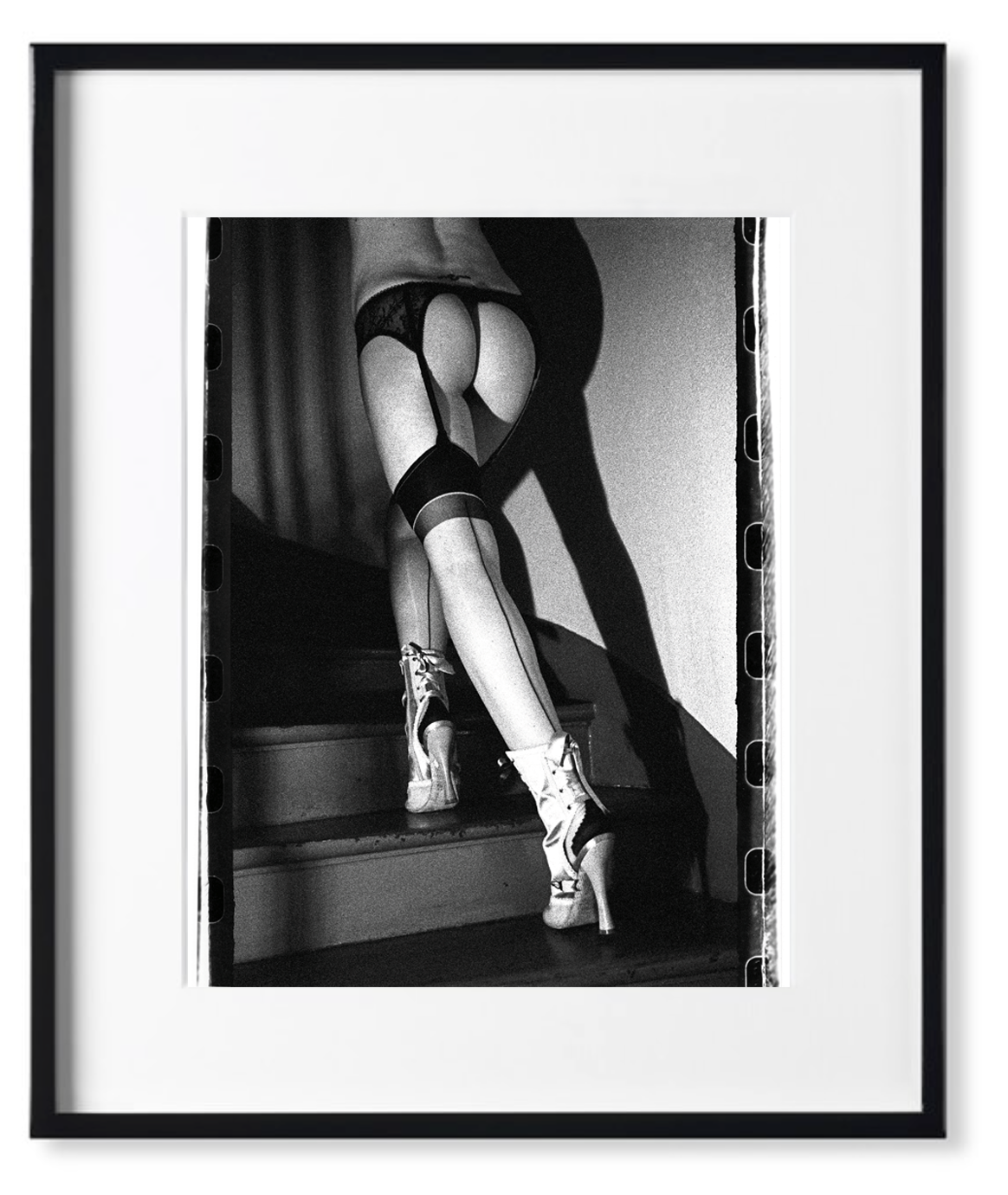 DA_48257_#23_rc black frame.png