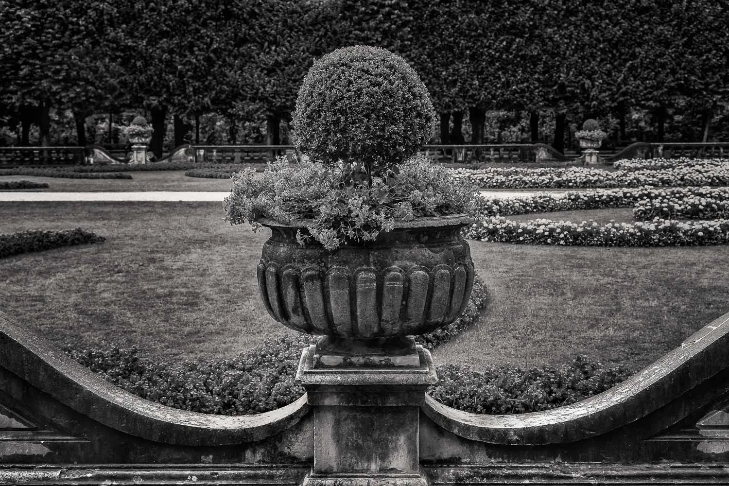 How To Use Symmetry To Improve Composition