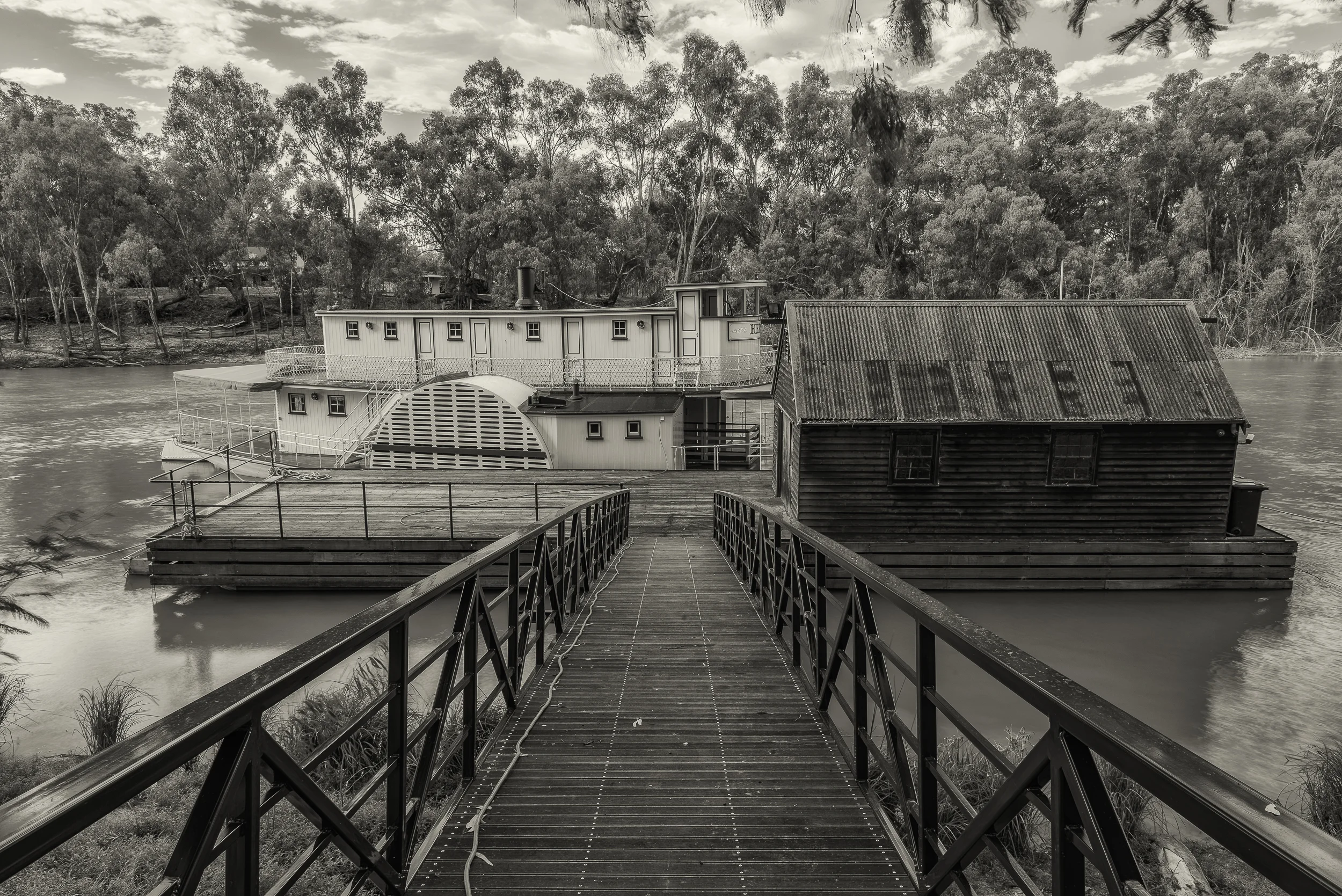 A houseboat moored by the Murray River near Echuca, Australia .