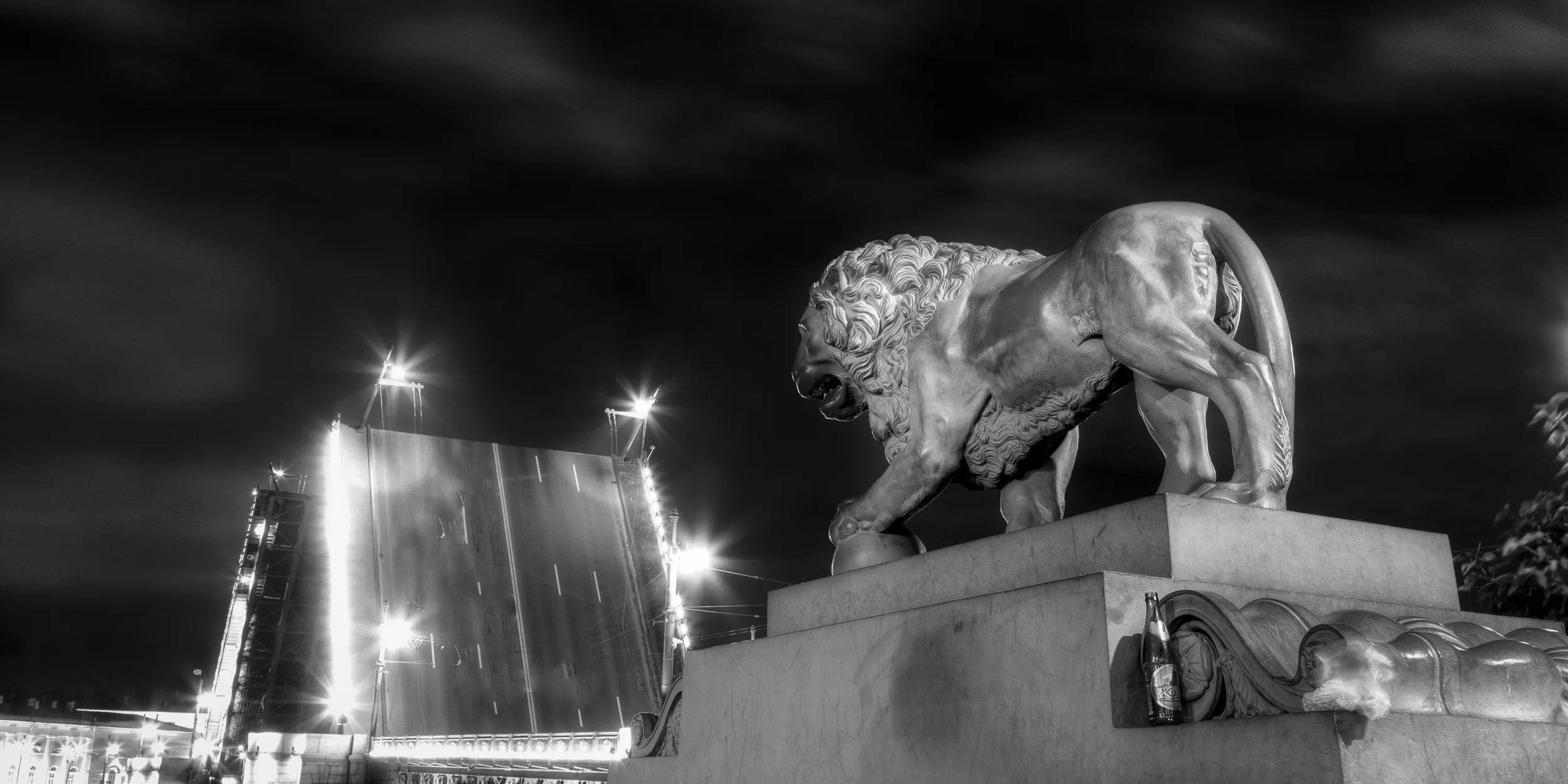 Raising of the Palace Bridge (Dvortsovy Bridge) on Russian Navy Day.