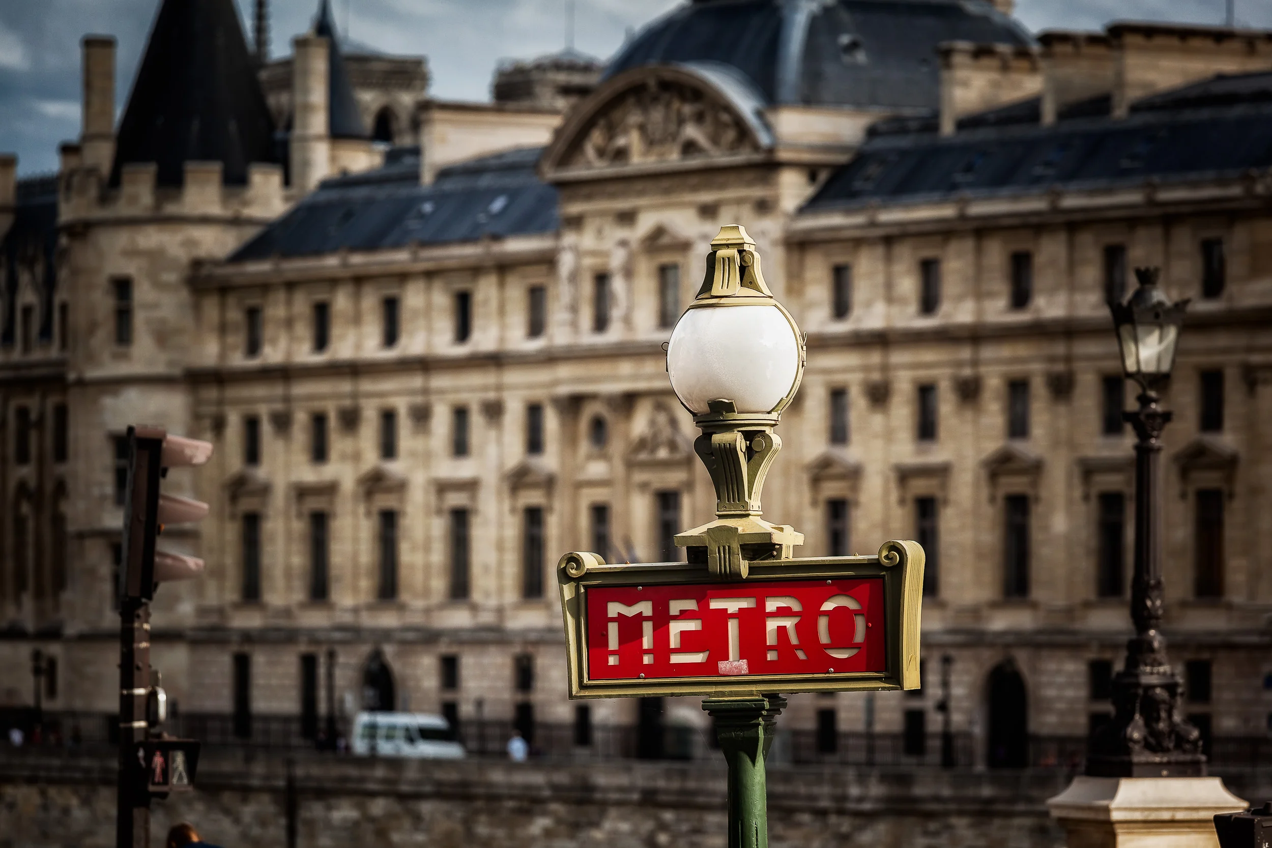 ake photos of nostalgic memories, like this Metro sign in glorious Paris.
