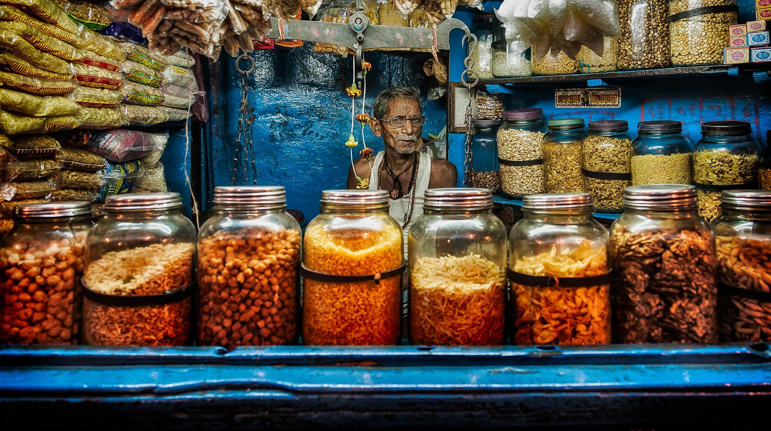 Retailer and His Wares, Kolkata, India