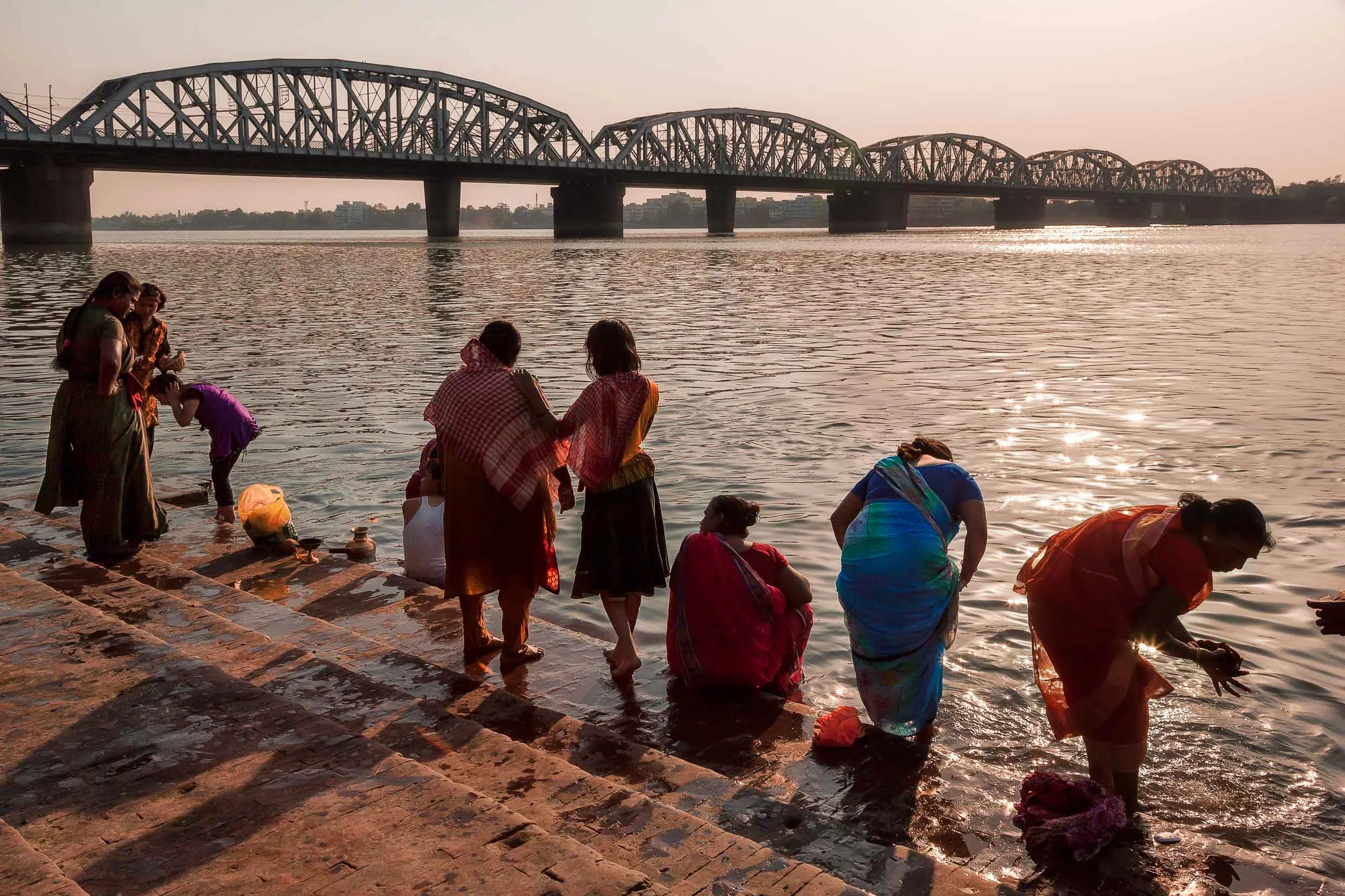 People of India undertaking ritual bathing by the Hooghly River, Kolkata, India.