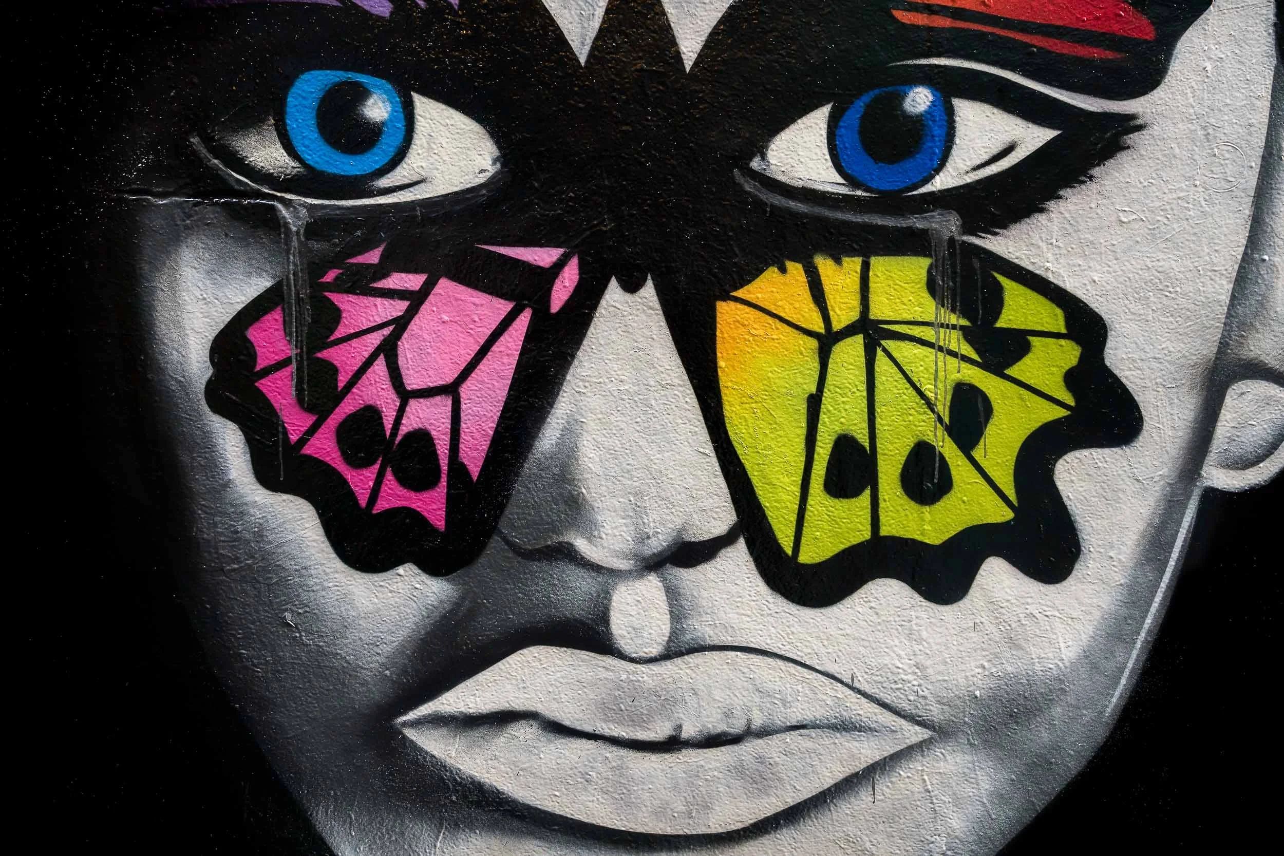 A luminous piece of street art at Hosier Lane , Melbourne made with the Sony a7r II camera at ISO 800 1/250 second @ f/4.