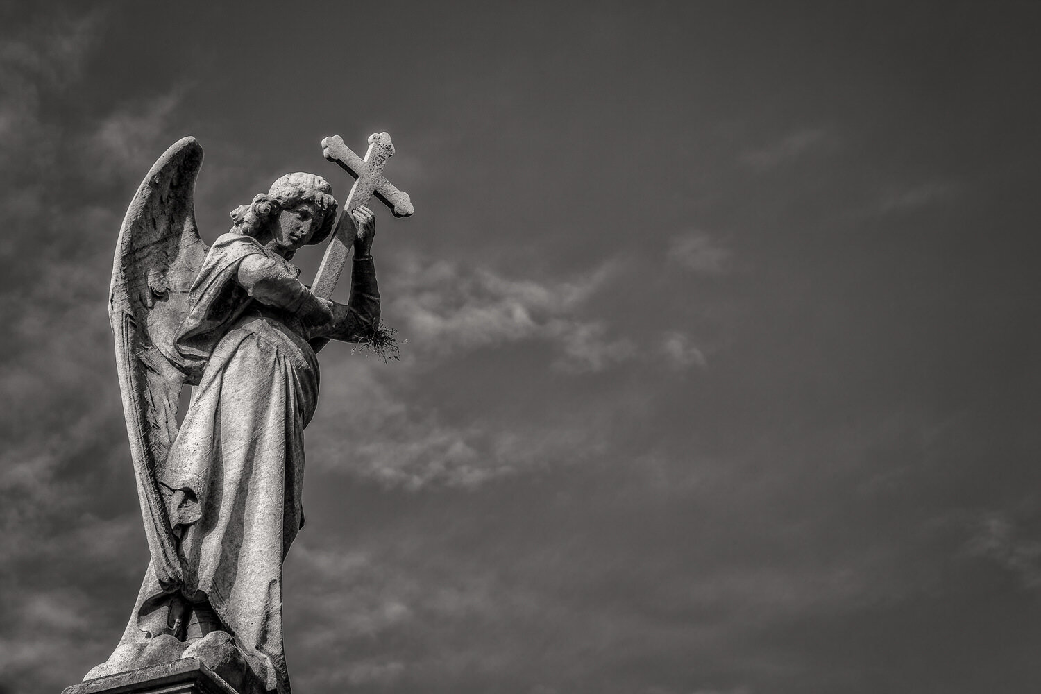 Luminosity in angel statue link to Travel Photography Guru travel resources page.