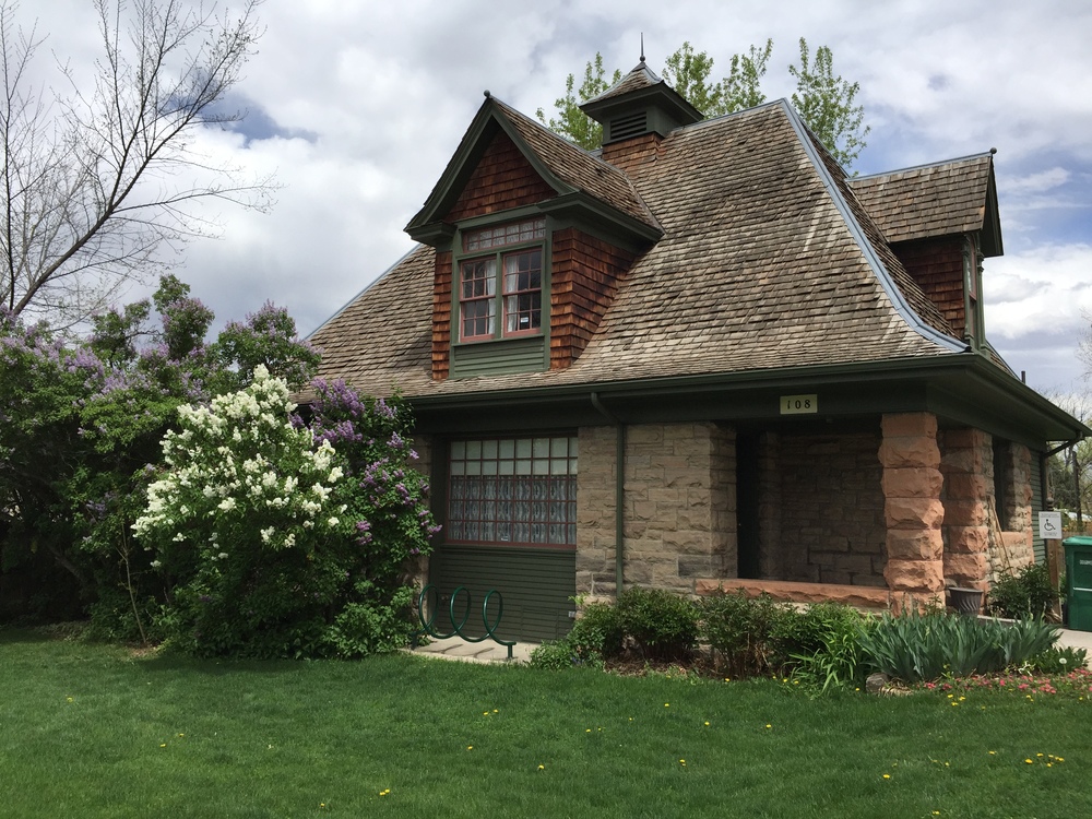  The Carriage House sits behind the Avery House and was built in 1904 to replace the wooden barn that had stood there since 1878. &nbsp;The Carriage House has the same style and detail of construction as the Avery House. The sandstone walls, slope of