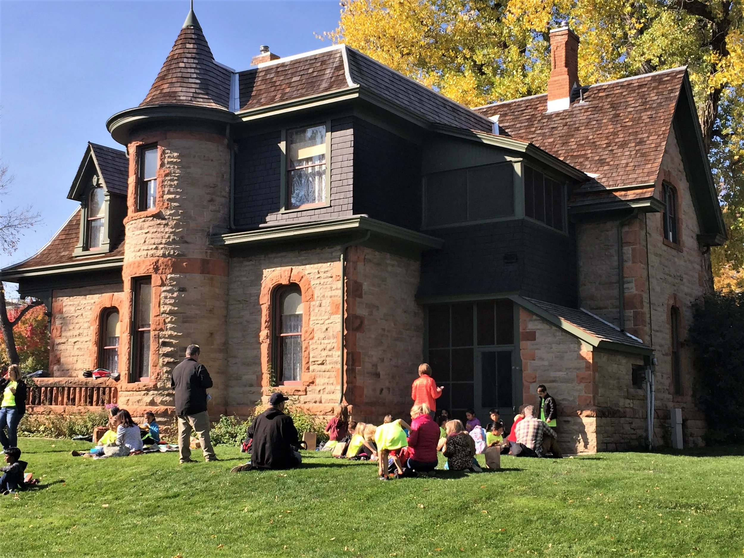 Thanksgiving Weekend - Avery House is Open For Tours