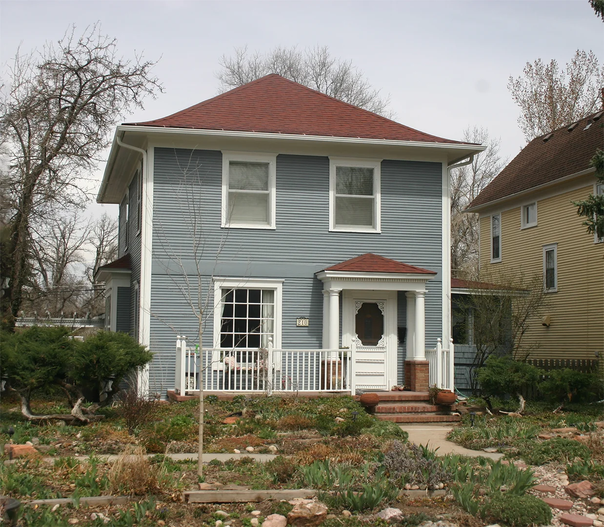 210 Elizabeth St_small.jpg