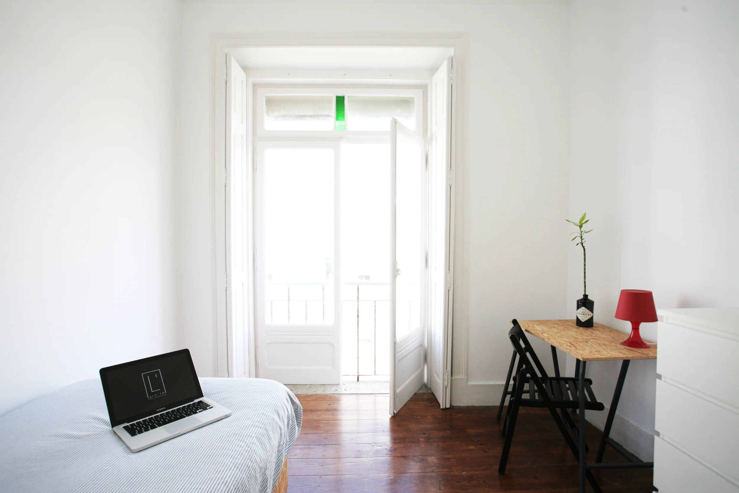 SINGLE BIG WINDOW | 360€