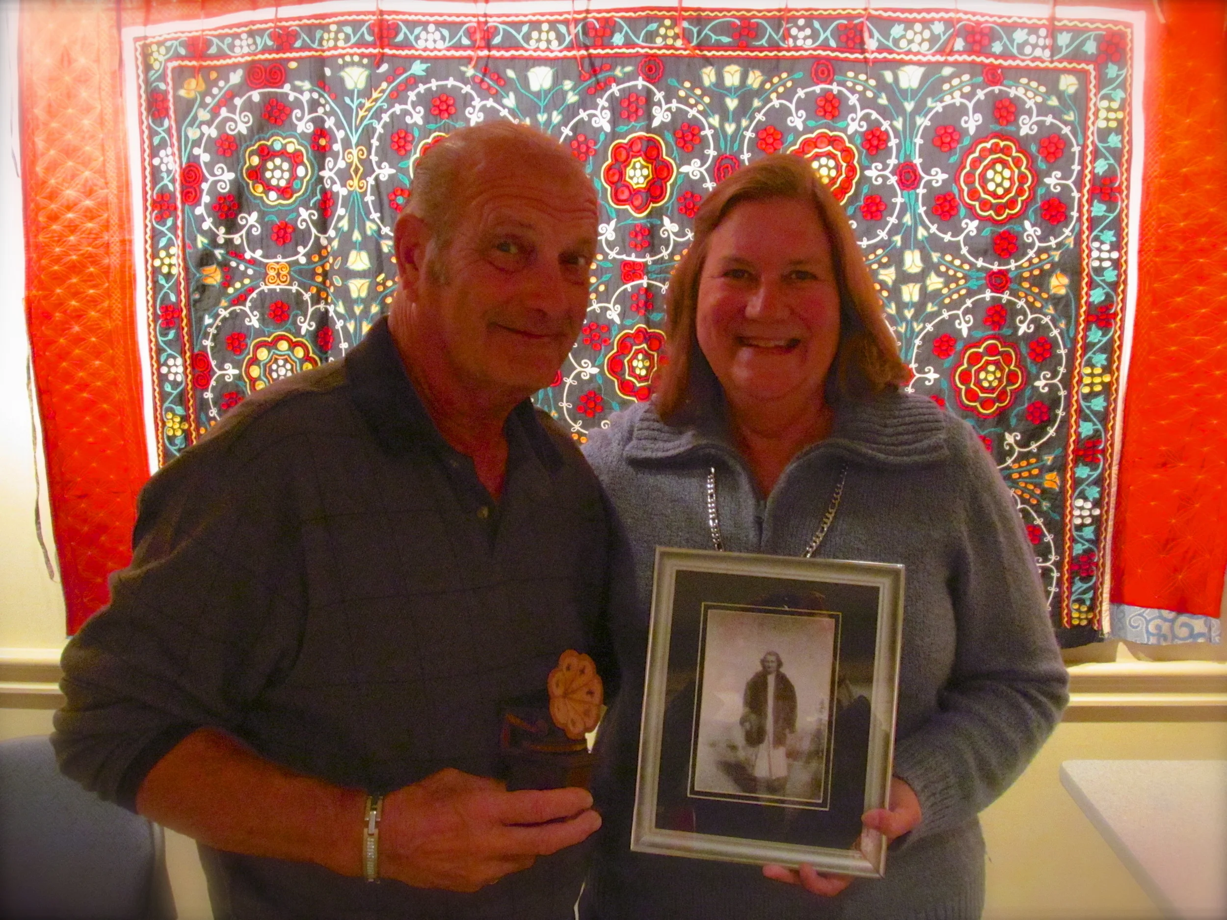 Edwin Curtis and his wife Shelly holding a photo of his mother Lula. 