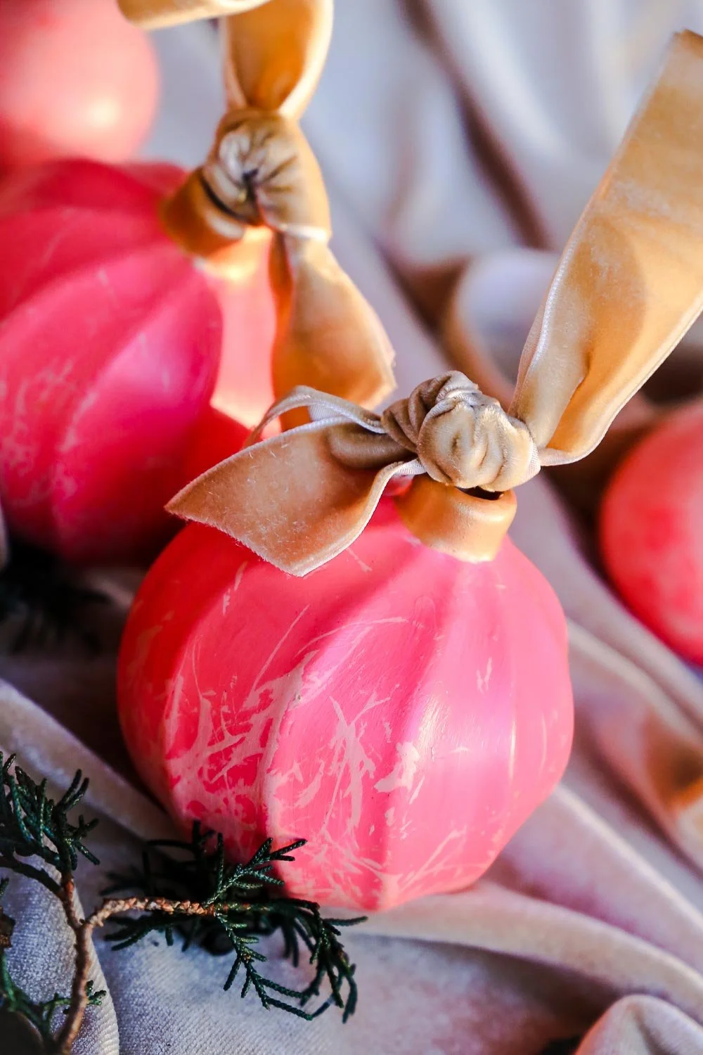 pink champagne ornaments 2022-01.jpg