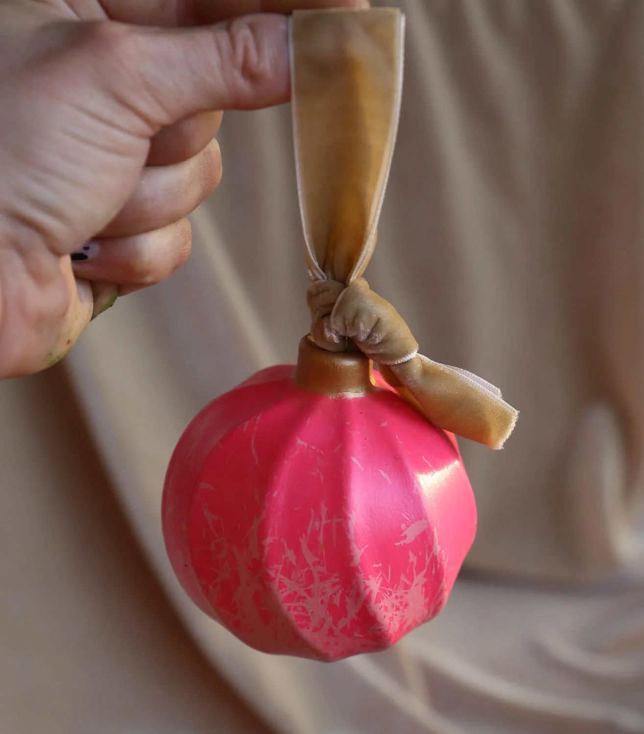 pink champagne ornaments 2022-04.jpg