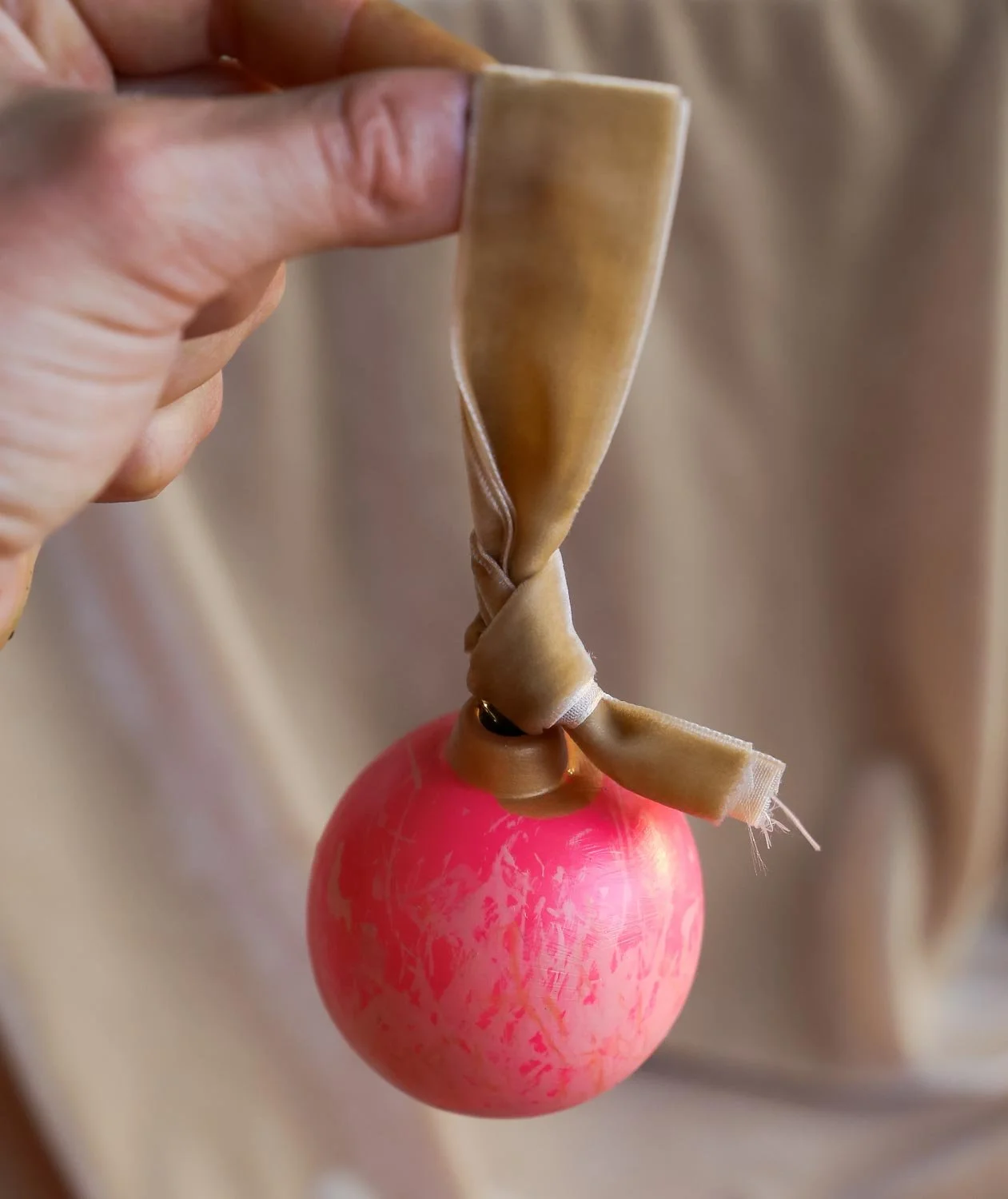pink champagne ornaments 2022-03.jpg