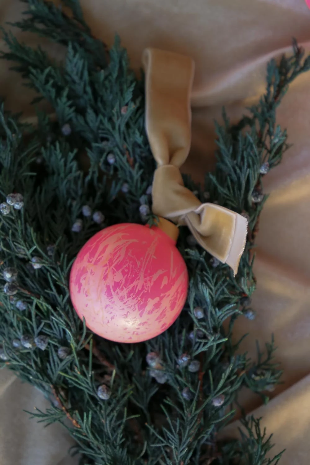 pink champagne ornaments 2022-08.jpg