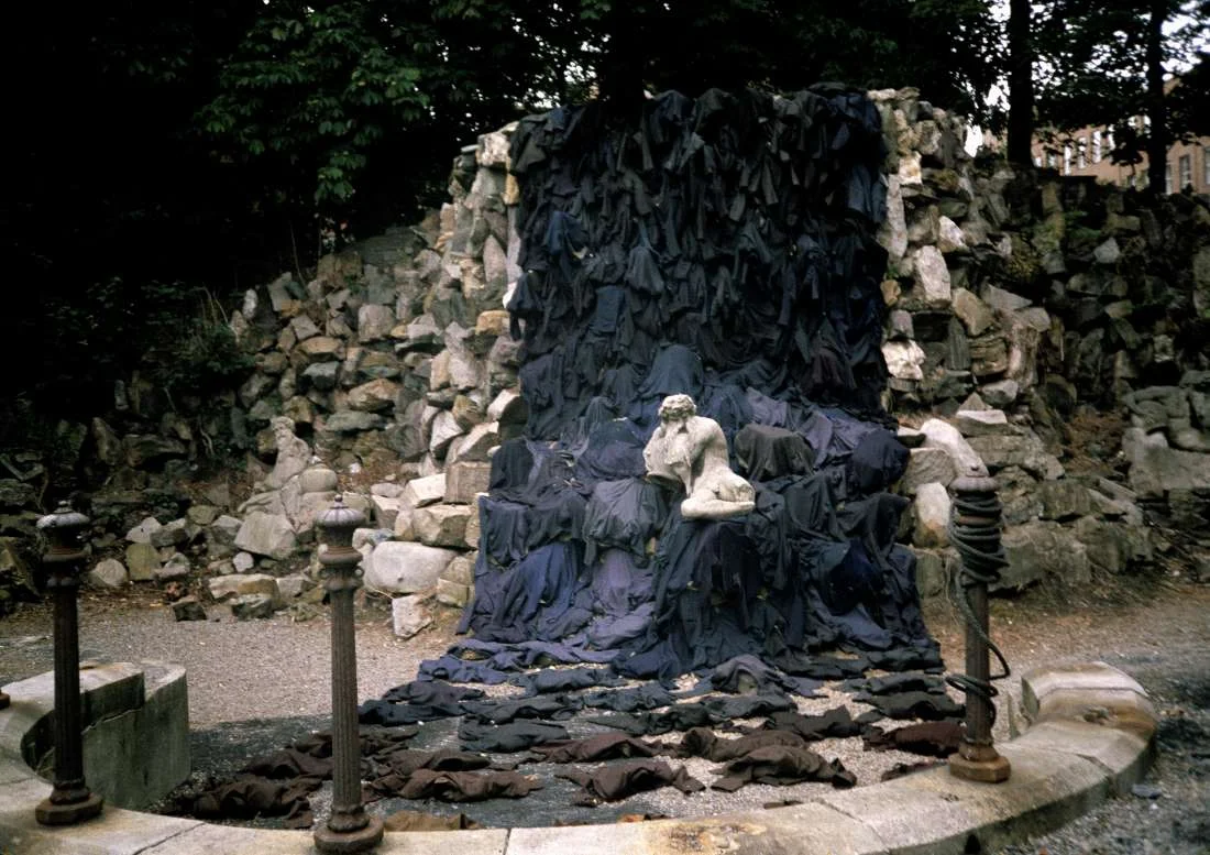 Kaarina Kaikkonen: Father, 1999. Dublin park, Ireland