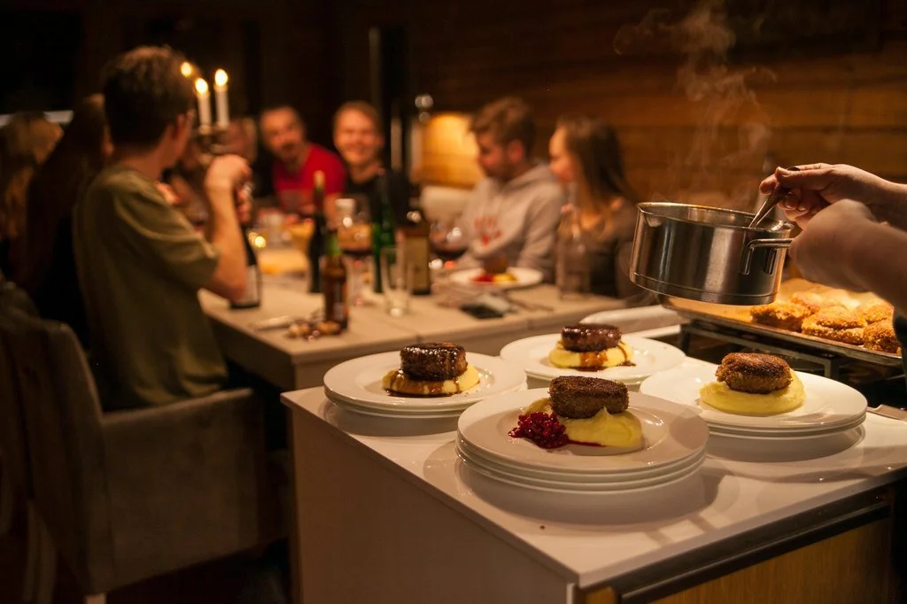 R&aring;mossan pikkujoulut Porvoossa - el&auml;mys, joka ei unohdu!  Meill&auml; pikkujouluissa yhdistyv&auml;t luonnonrauha, huolella juuri teille suunniteltu ohjelma ja Private Chef -el&auml;myksen&auml; tarjoiltu illallinen &ndash; keskell&auml; k