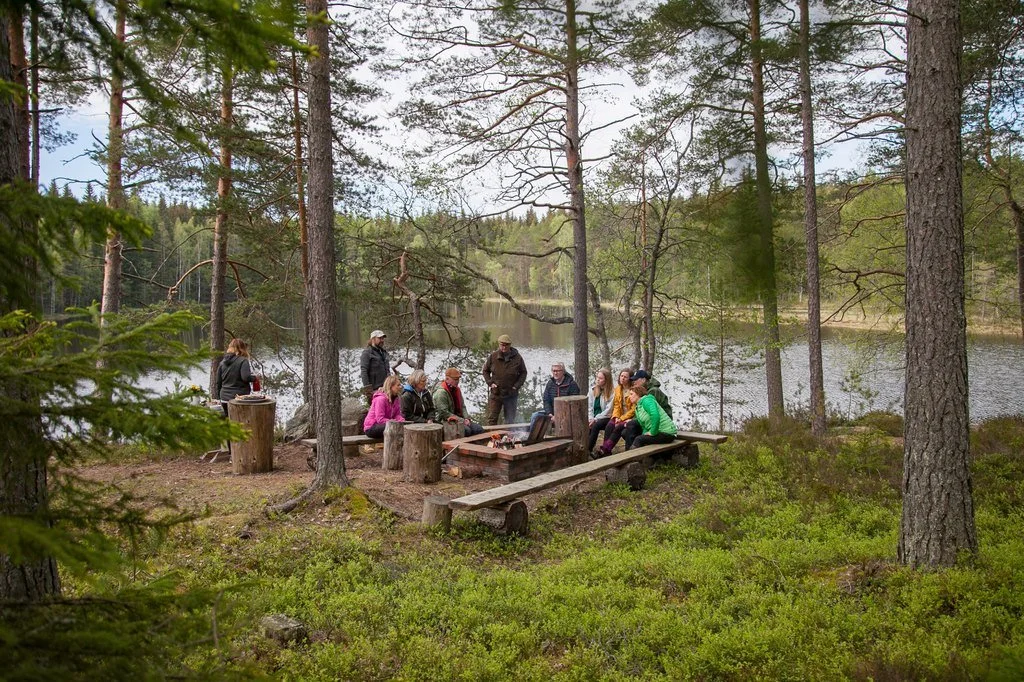 Elämykset tiimi nuotiolla .jpg