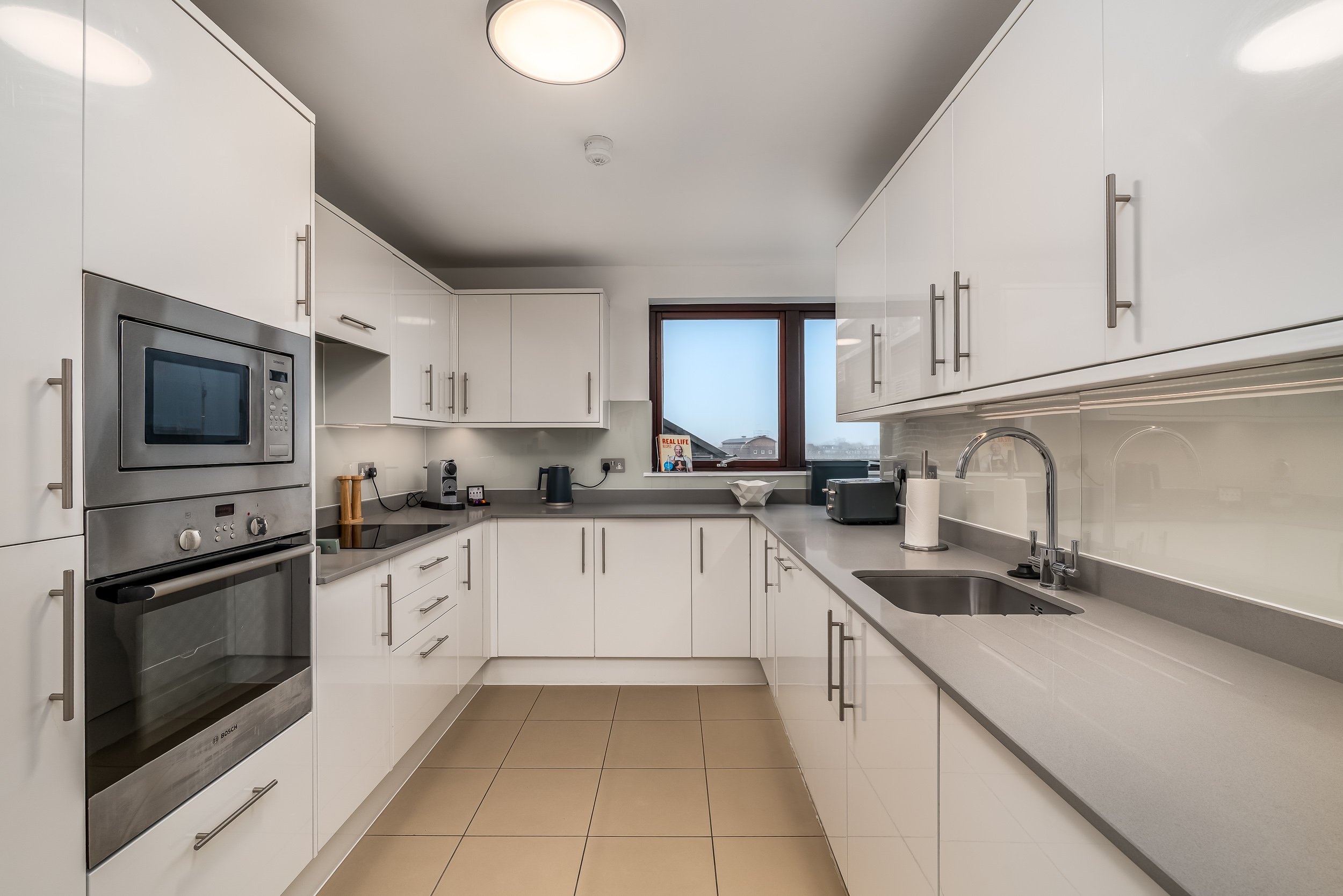 41 - DLX2T - Kitchen.jpg
