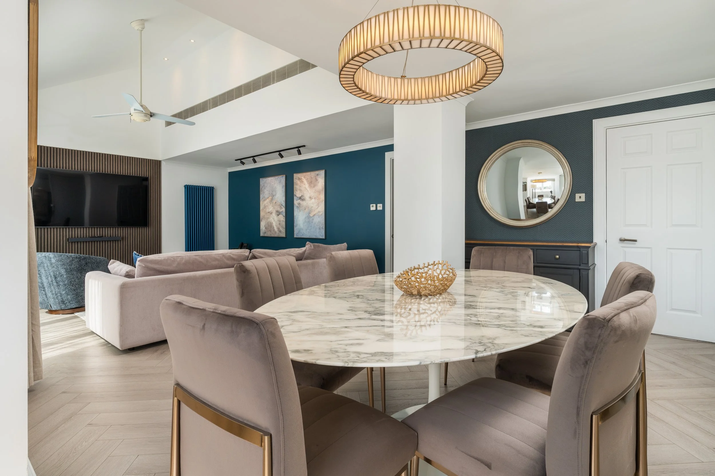 39 - Dining Table & Lounge.jpg