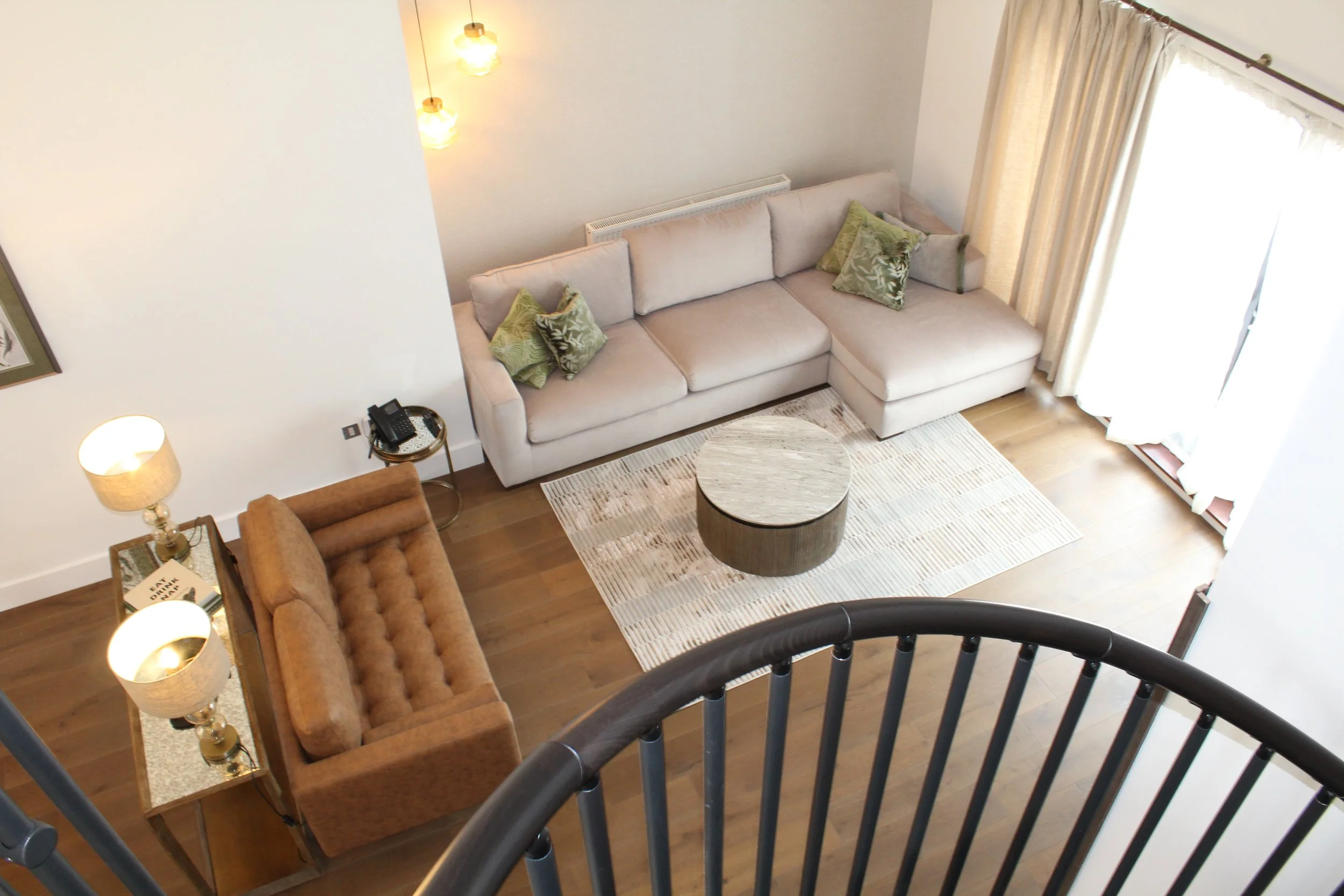 Lounge area 1.JPG