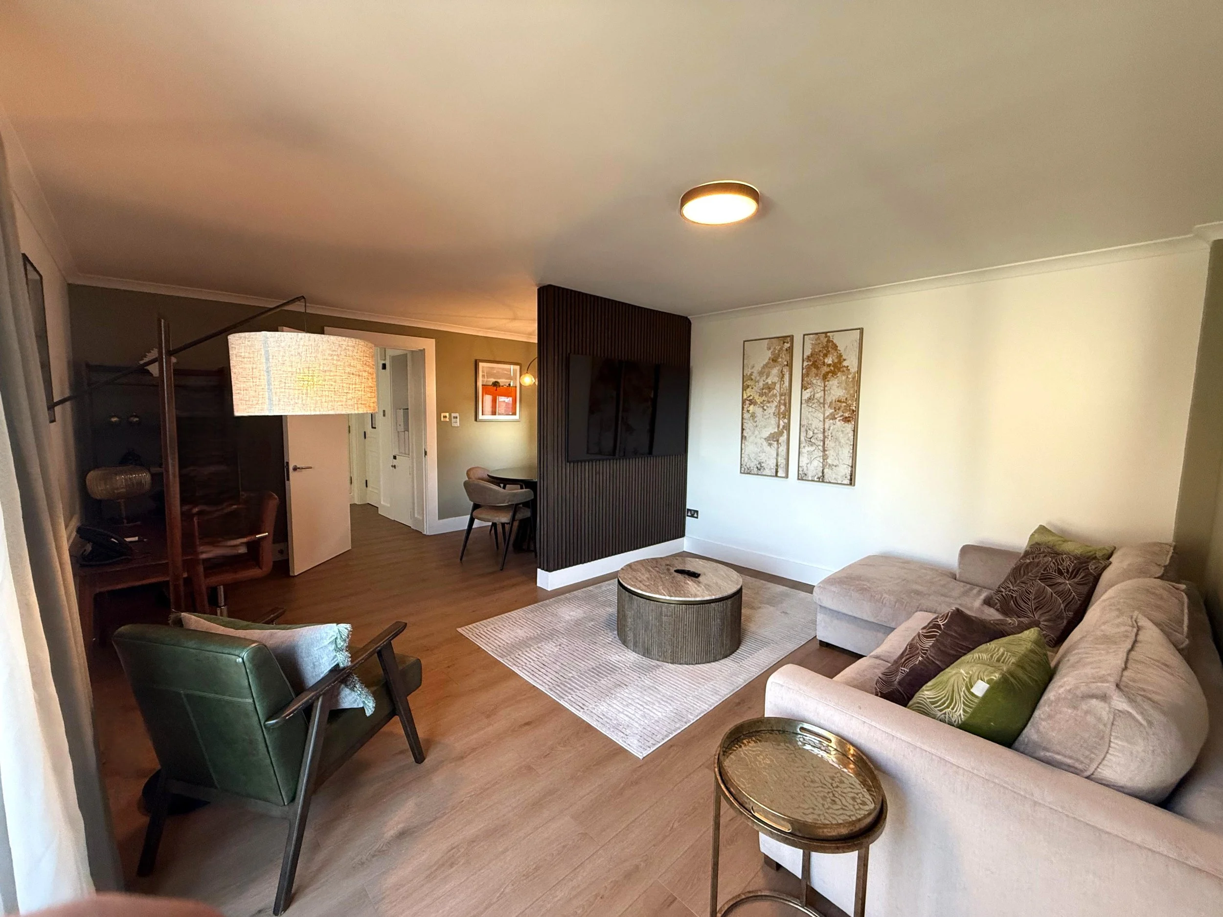 41 - DLX2 (Lounge) 2.jpg