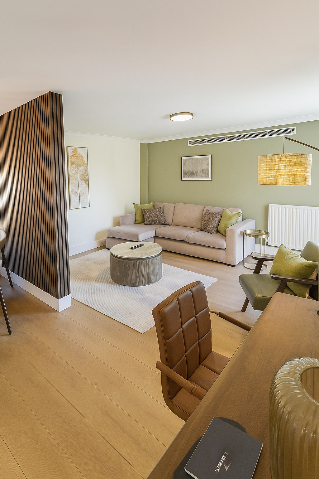 DLX2 - 41 - Lounge & Desk.png