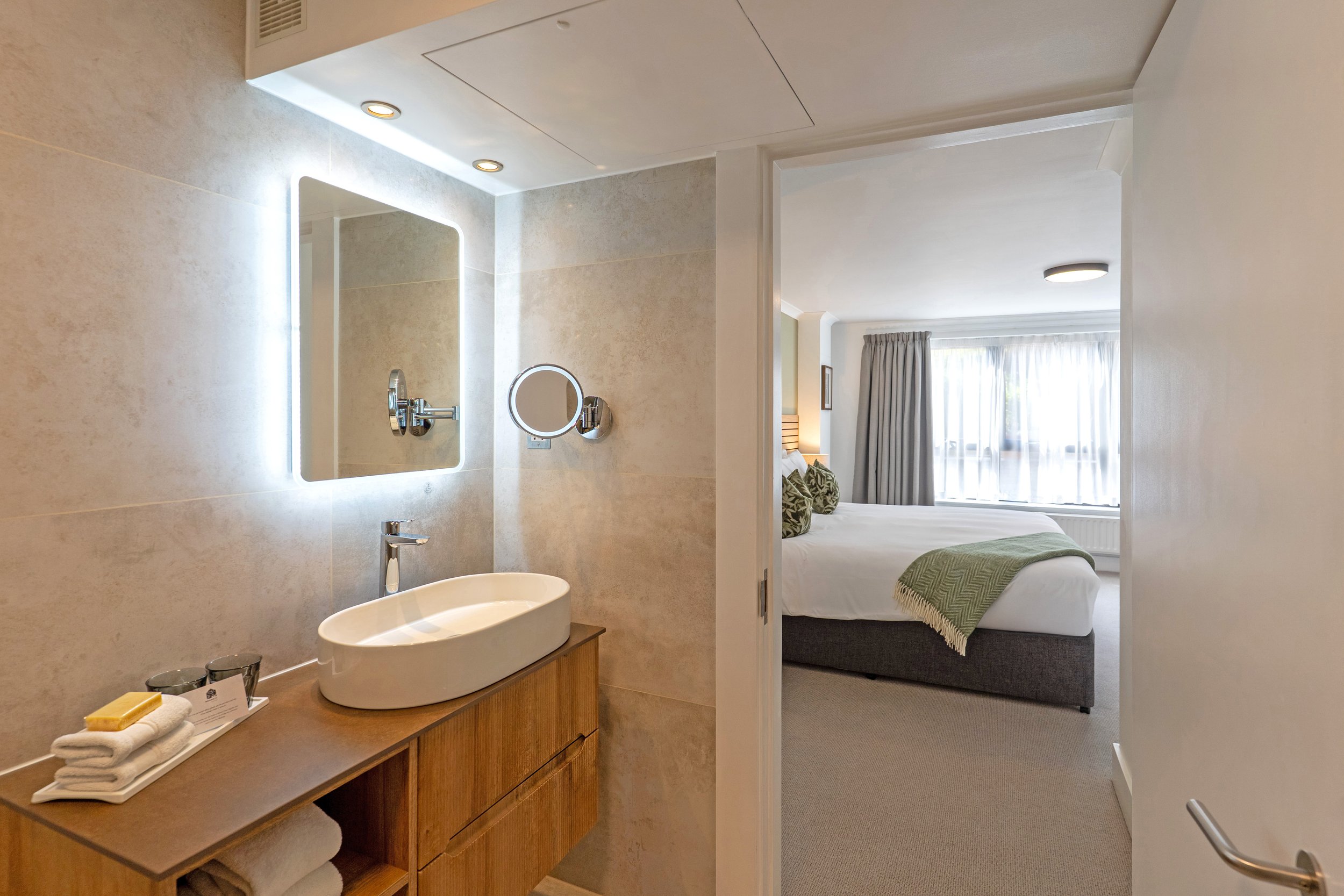 Deluxe Two Bedroom Apartment – Bathroom