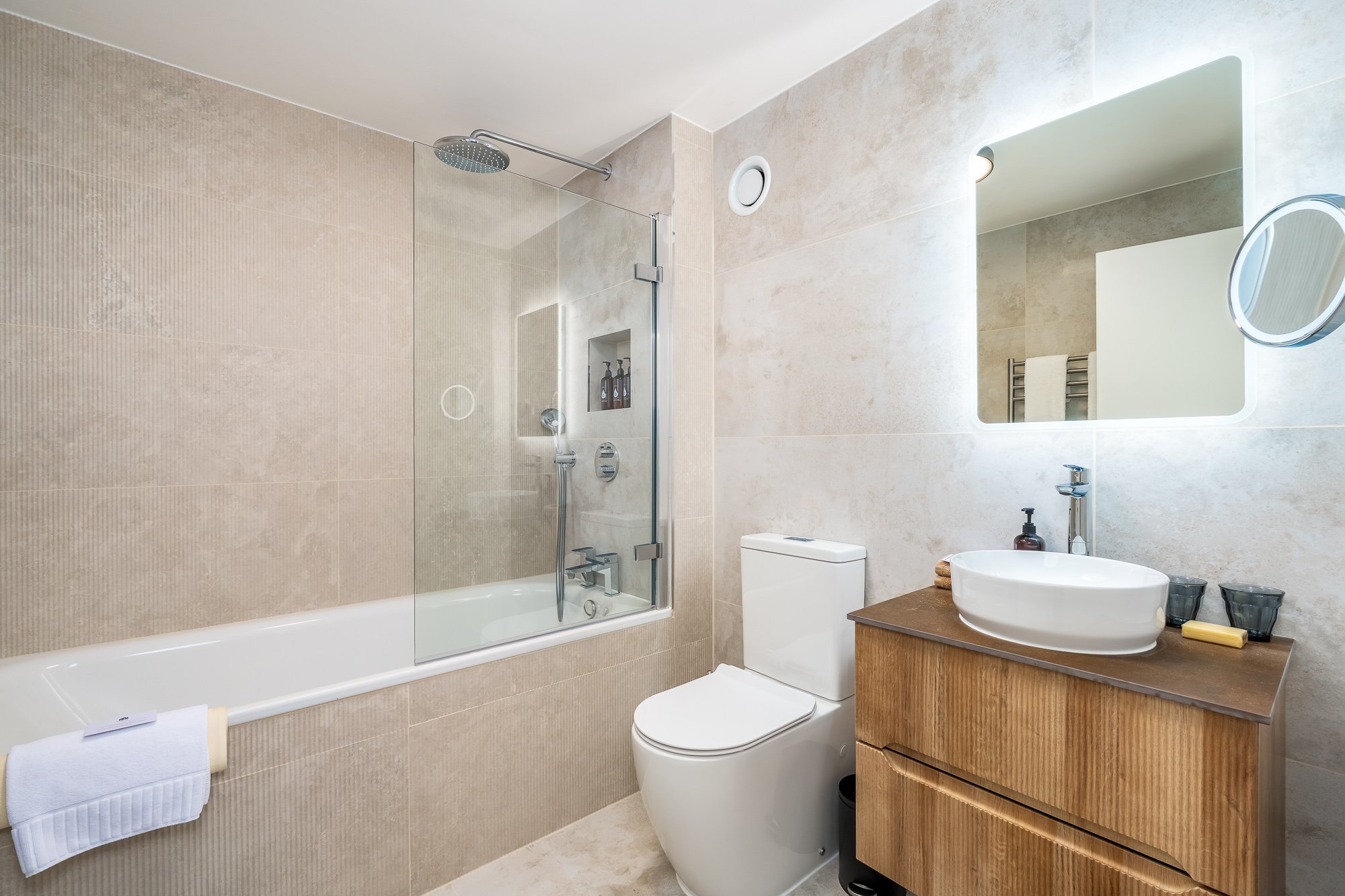 Premium 1 Bed - Bathroom.jpg