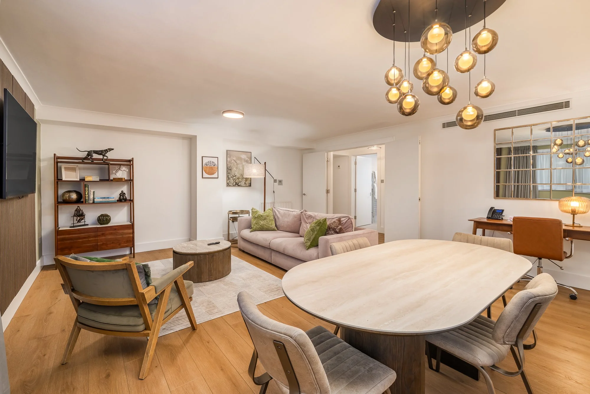 23 - Dining & Lounge.jpg