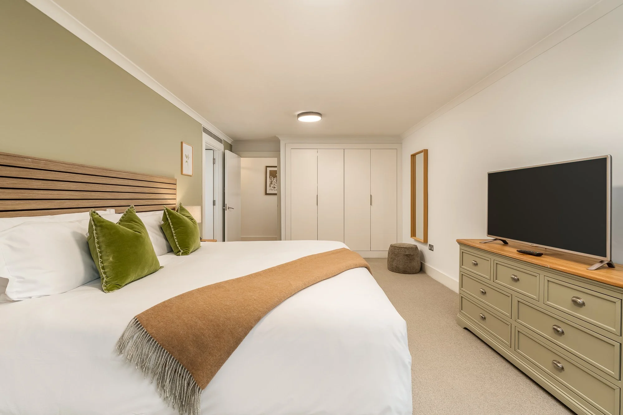 23 - Master Bedroom.jpg