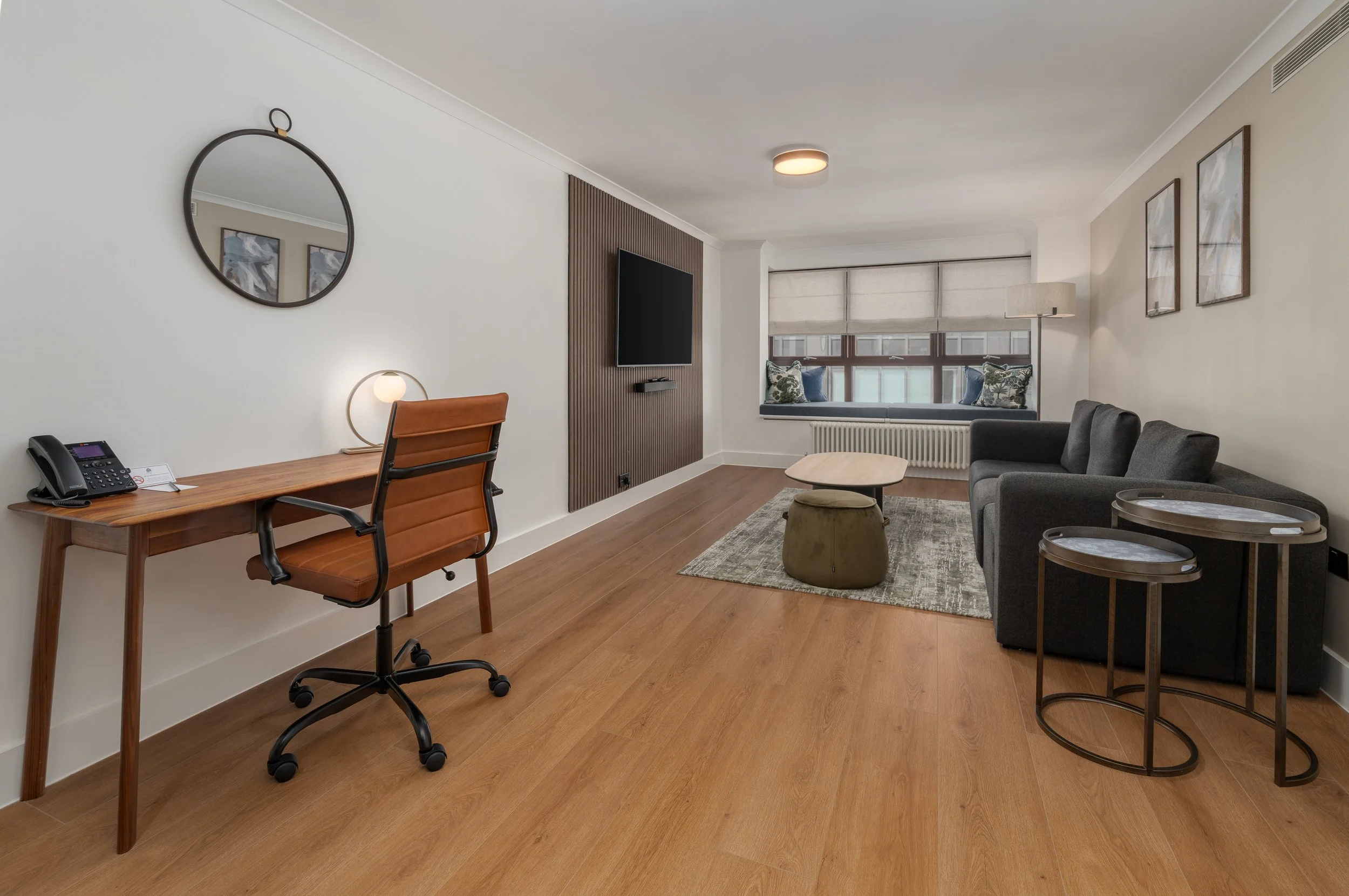 P1K - Lounge & Desk.jpg