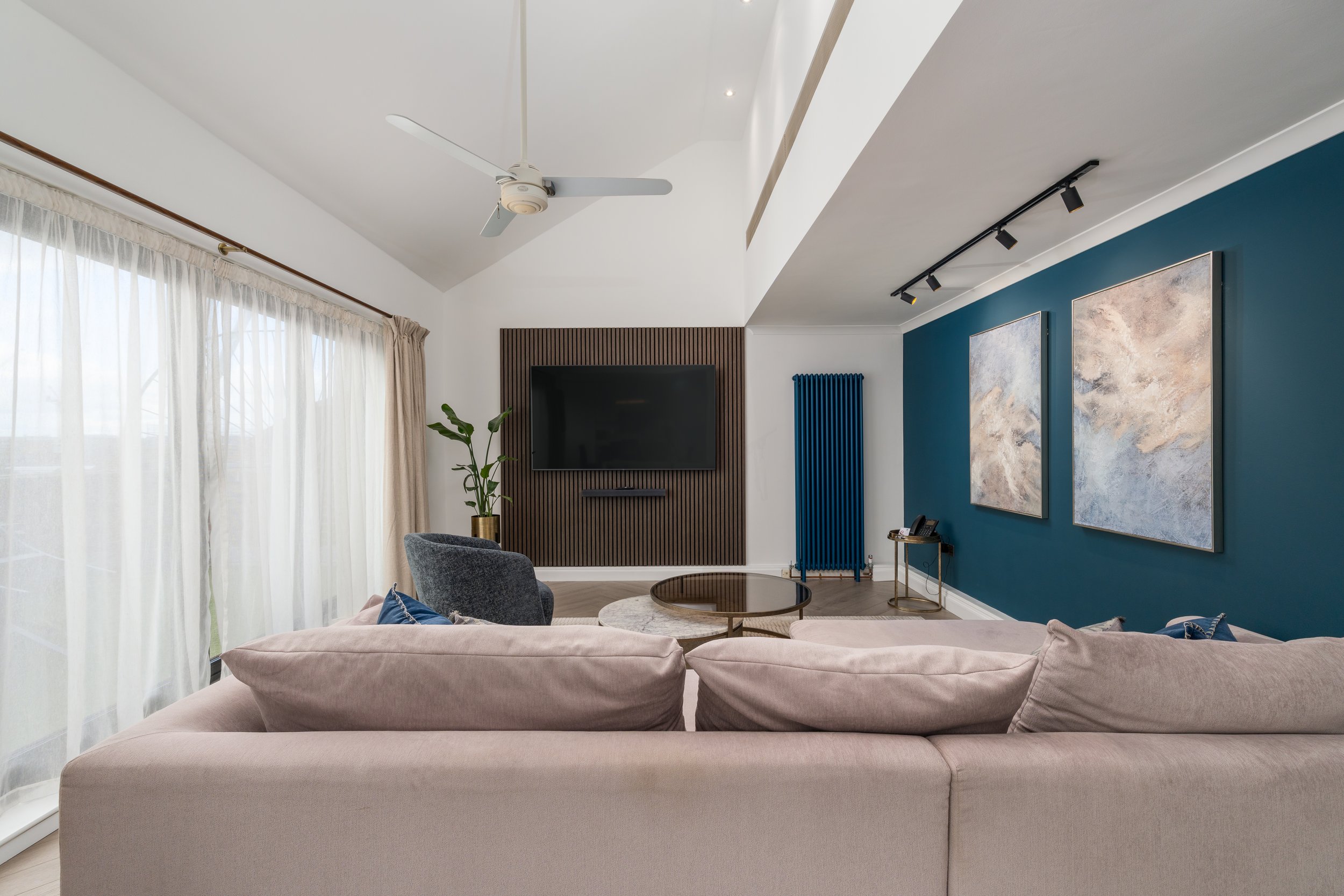 39 - Lounge Straight View.jpg