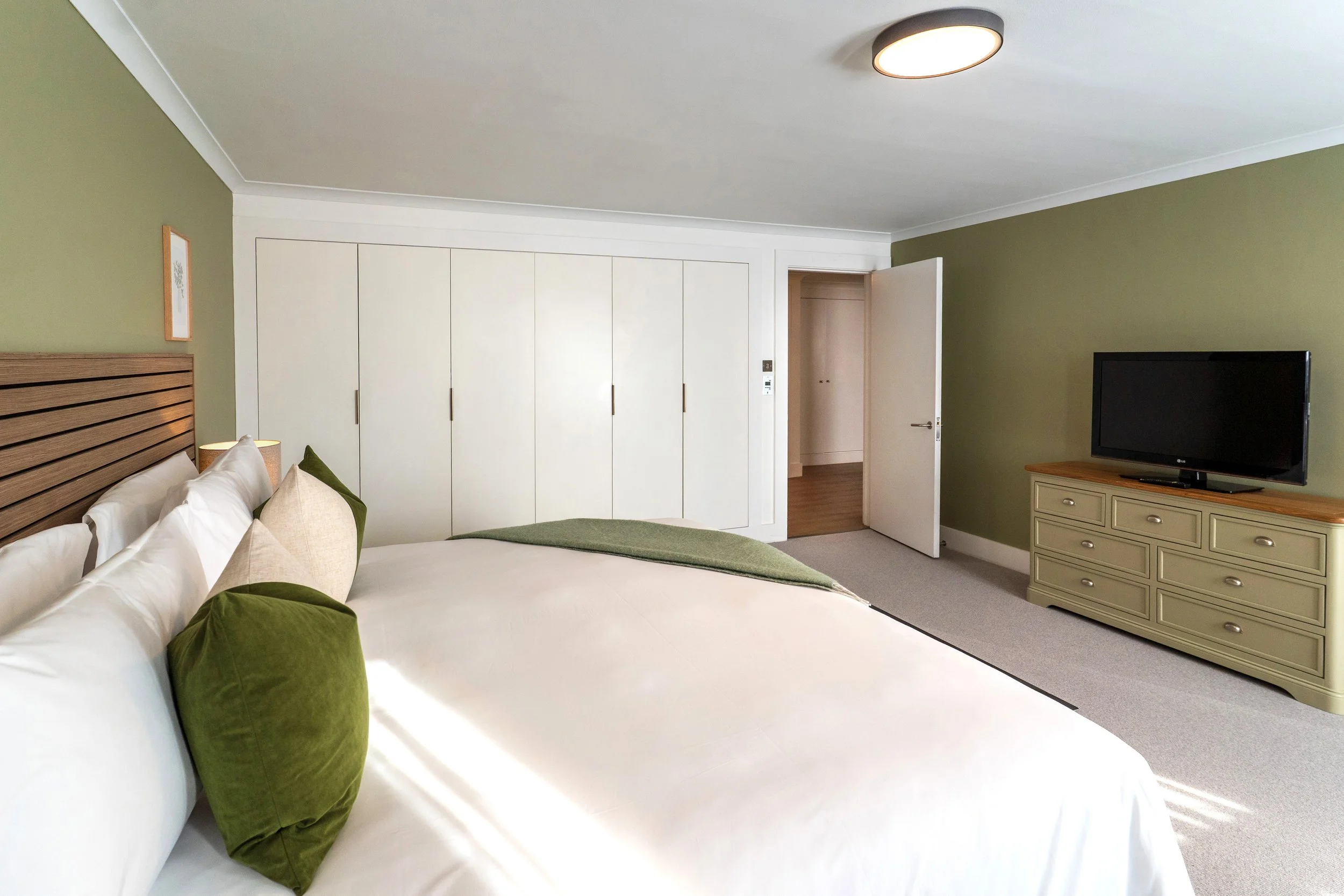 DLX3 Master Bed - View.jpg